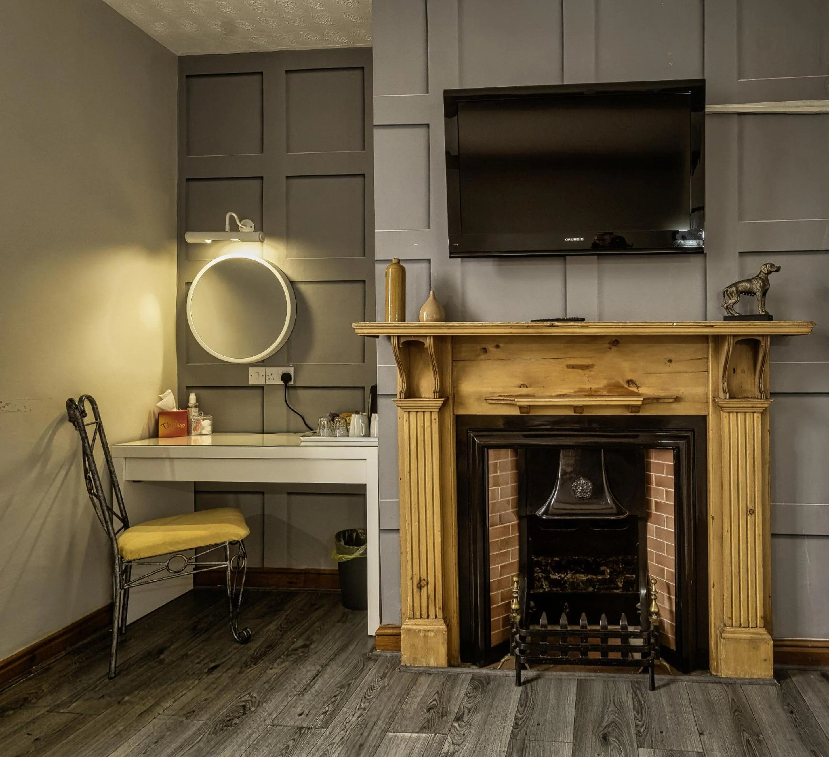 Bedroom in The Green Dragon at Bedale by OYO