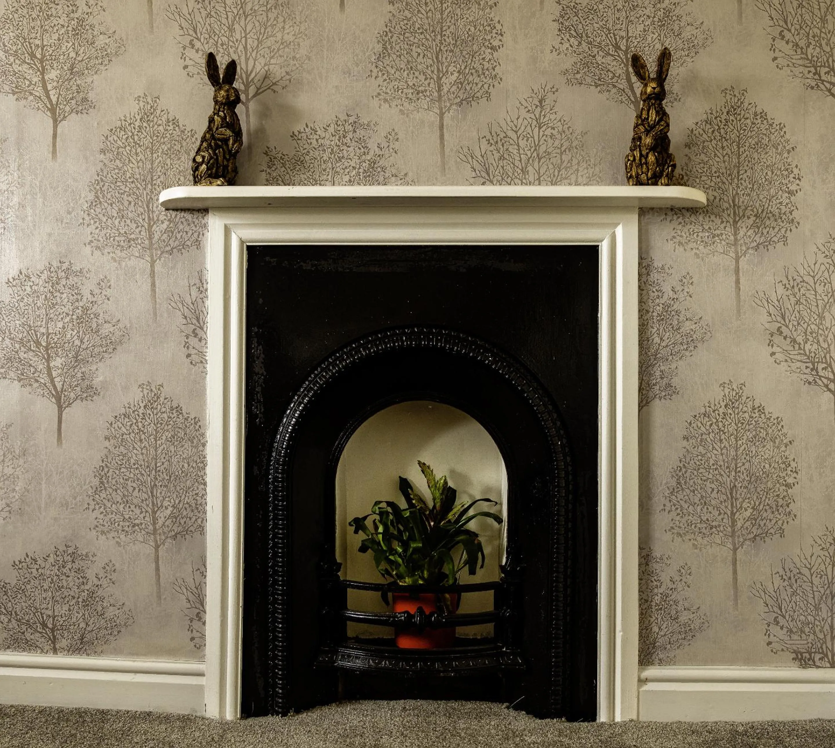 Decorative detail in The Green Dragon at Bedale by OYO