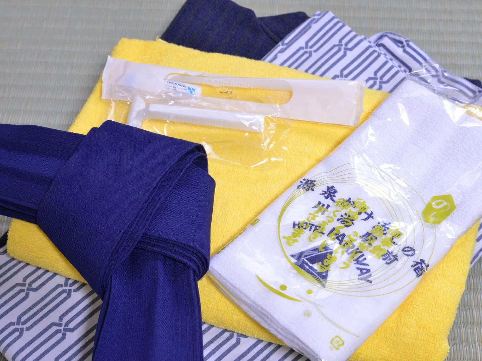 room service, Bed in Hotel Parkway