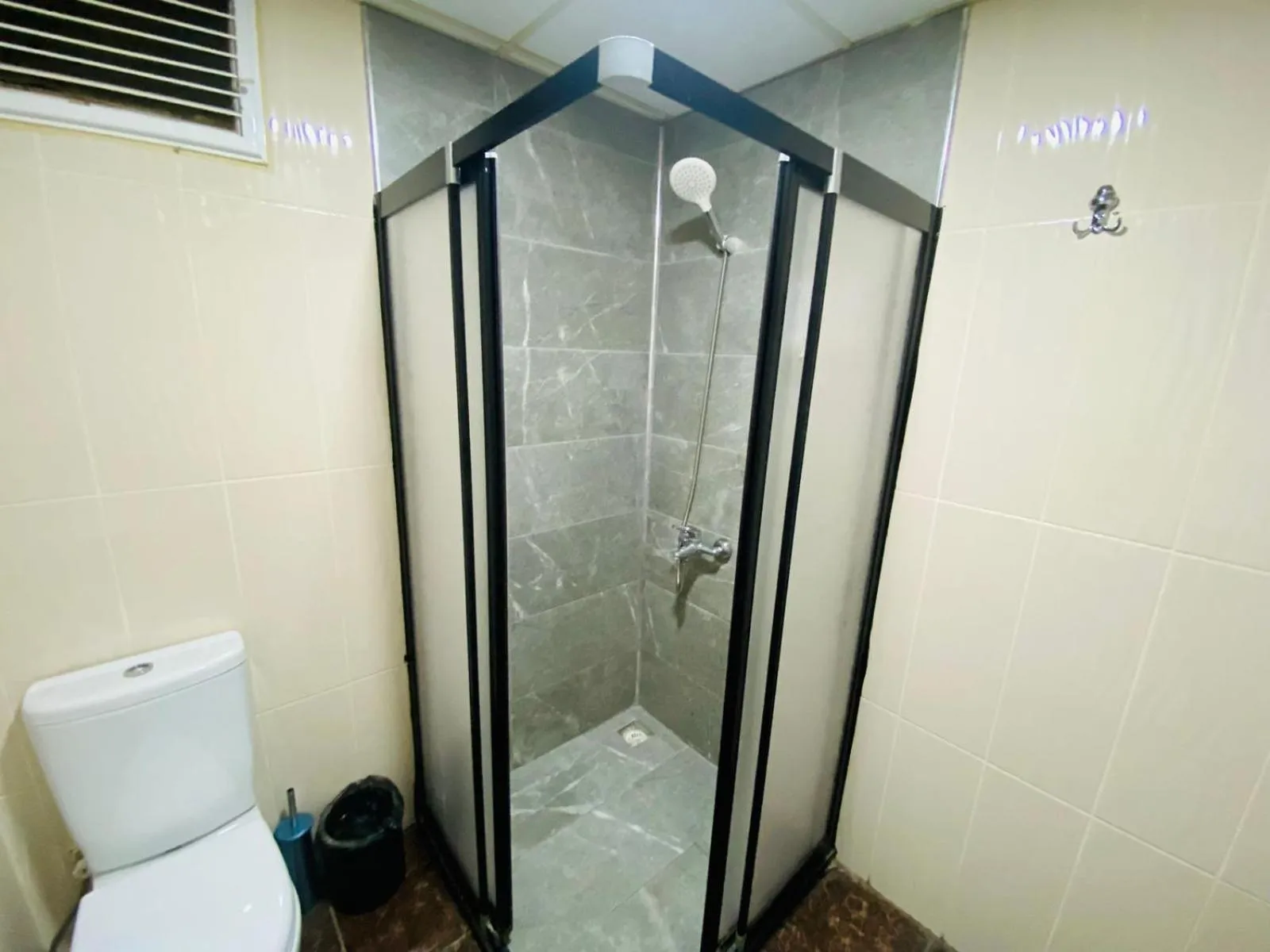 Shower in Airport Best Hotel