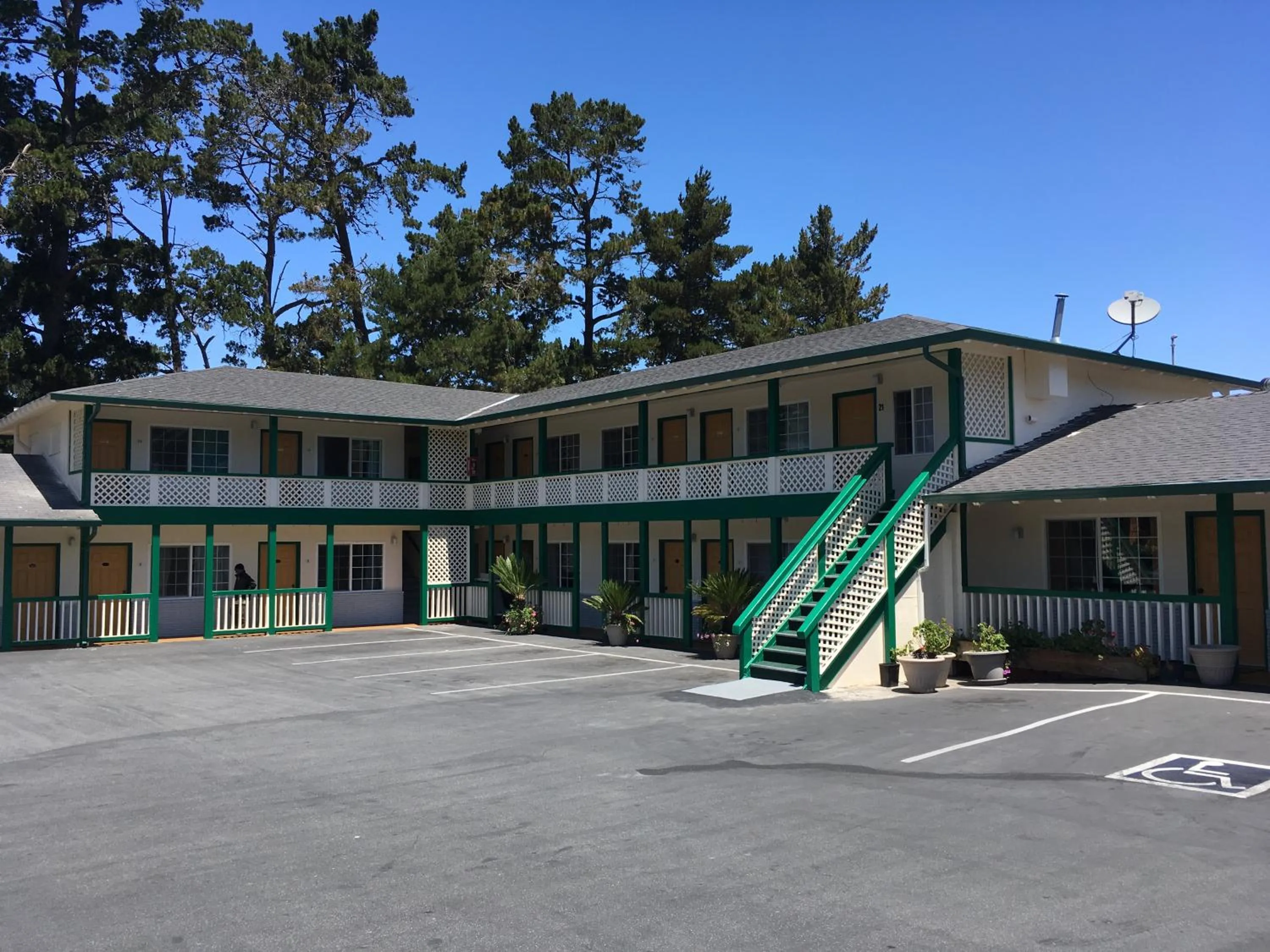 Property building in Monterey Pines Inn