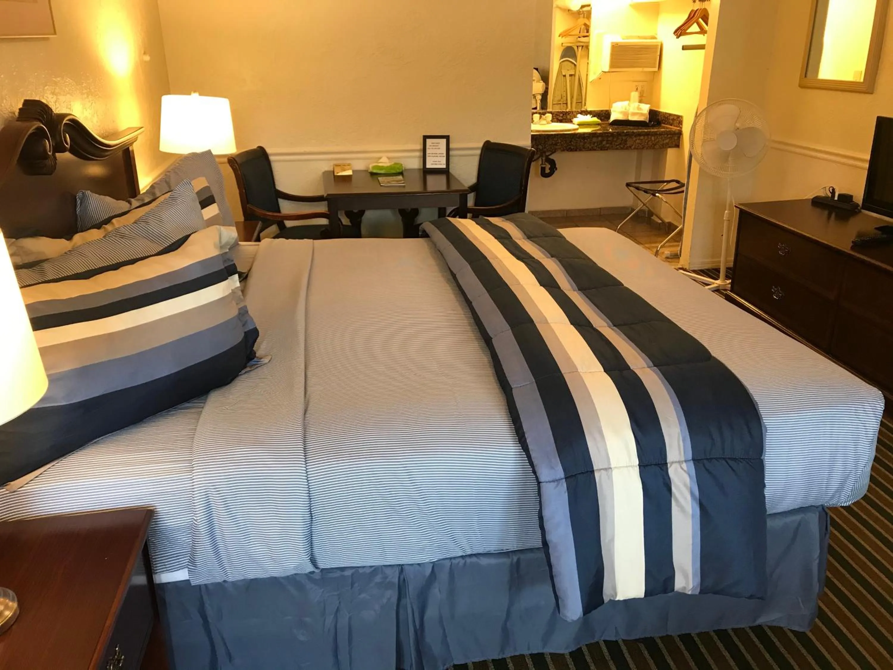 Photo of the whole room, Bed in Monterey Pines Inn