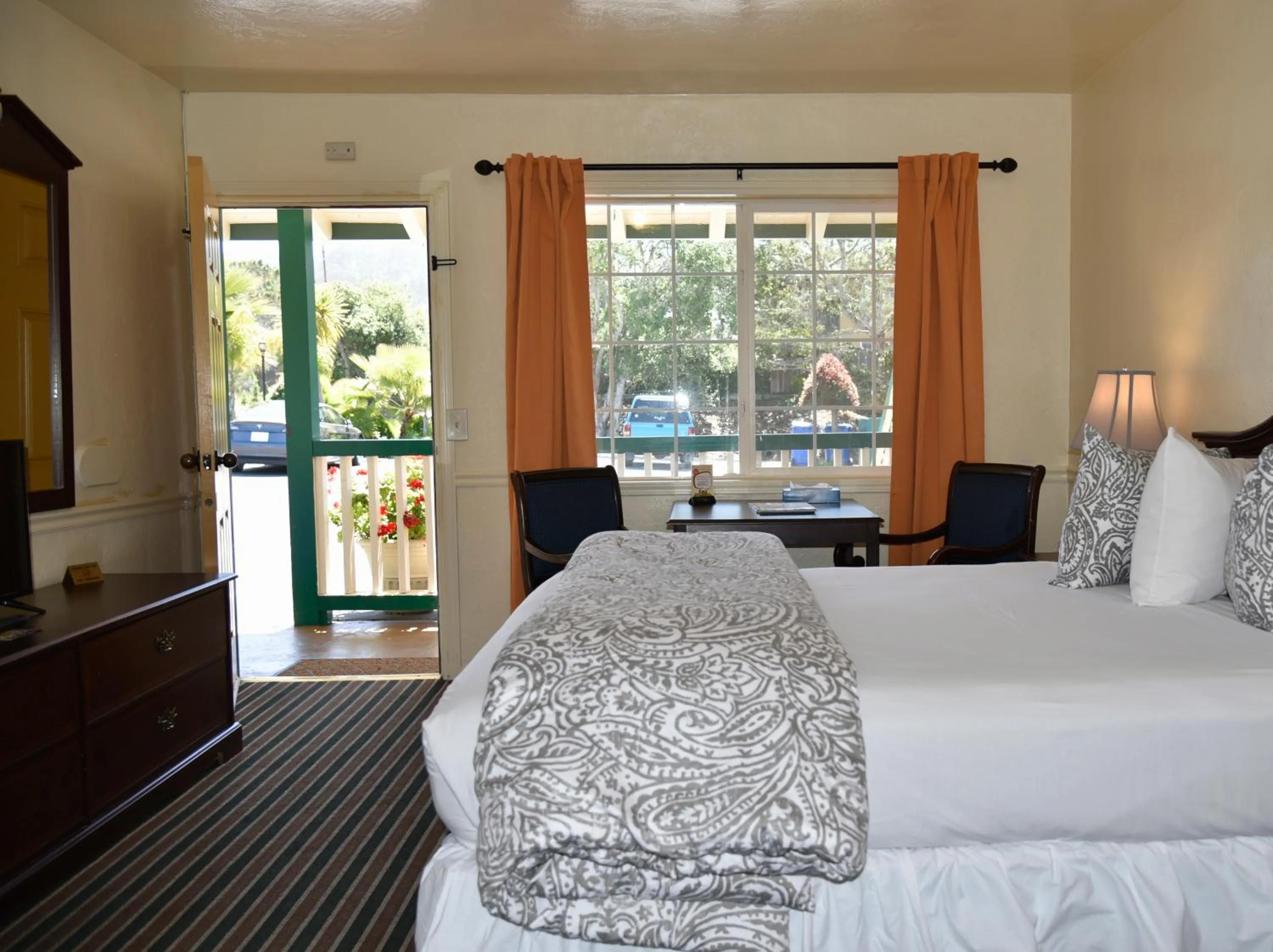 Other, Bed in Monterey Pines Inn