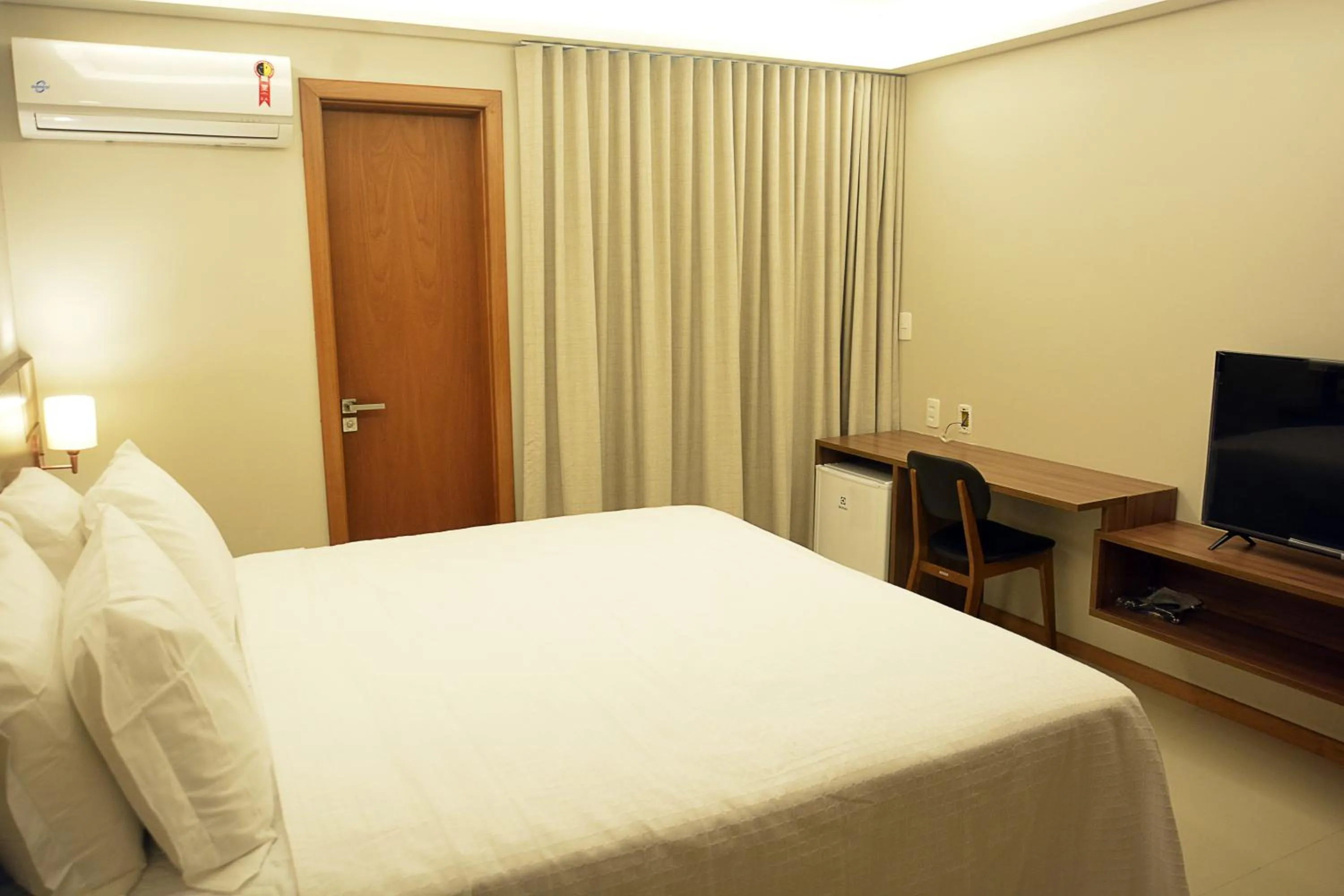 Photo of the whole room, Bed in Pituba Praiamar Hotel