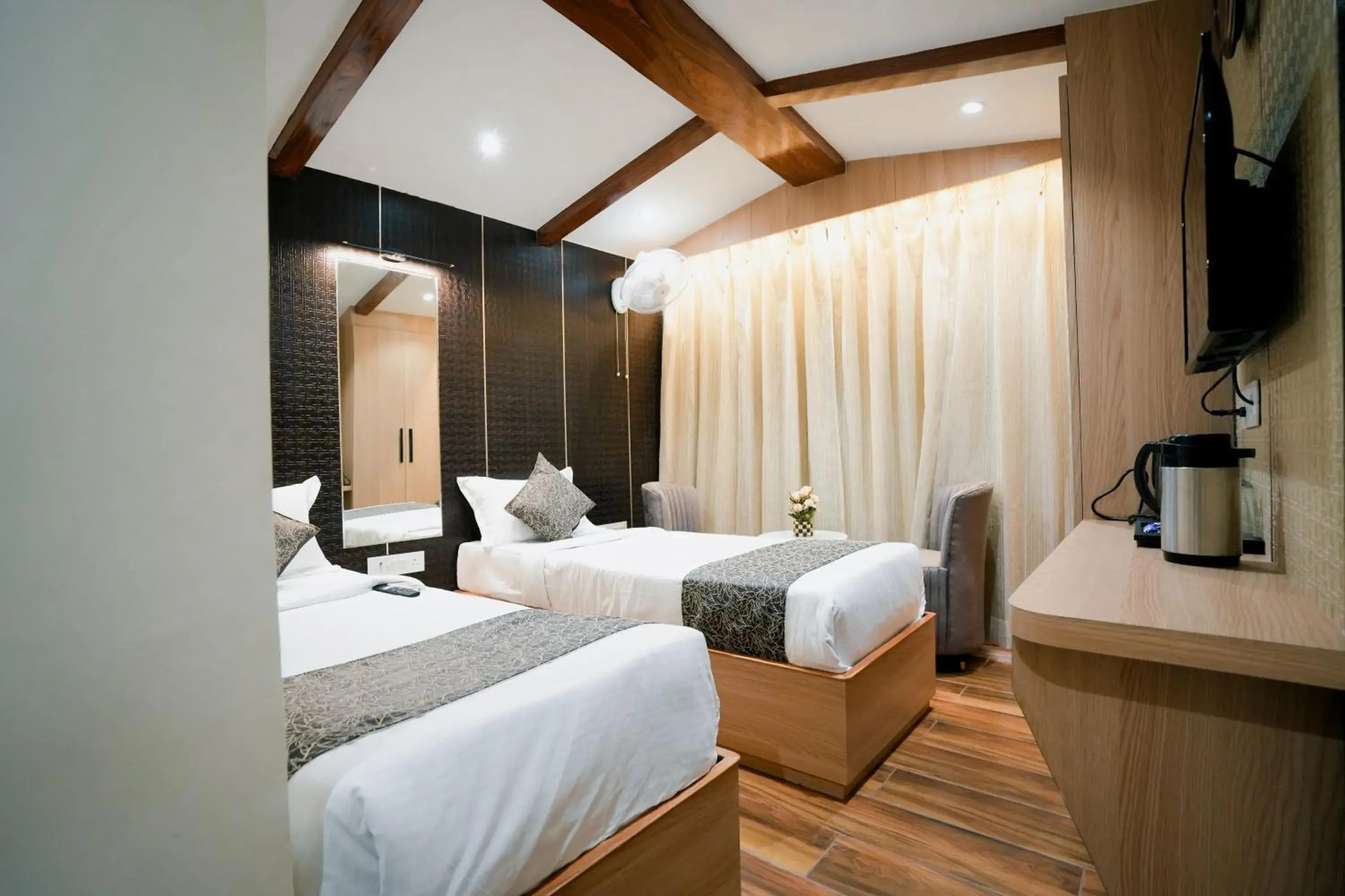 Large Double Room - single occupancy in Hotel JK palace Large Double Room - single occupancy in Hotel JK palace