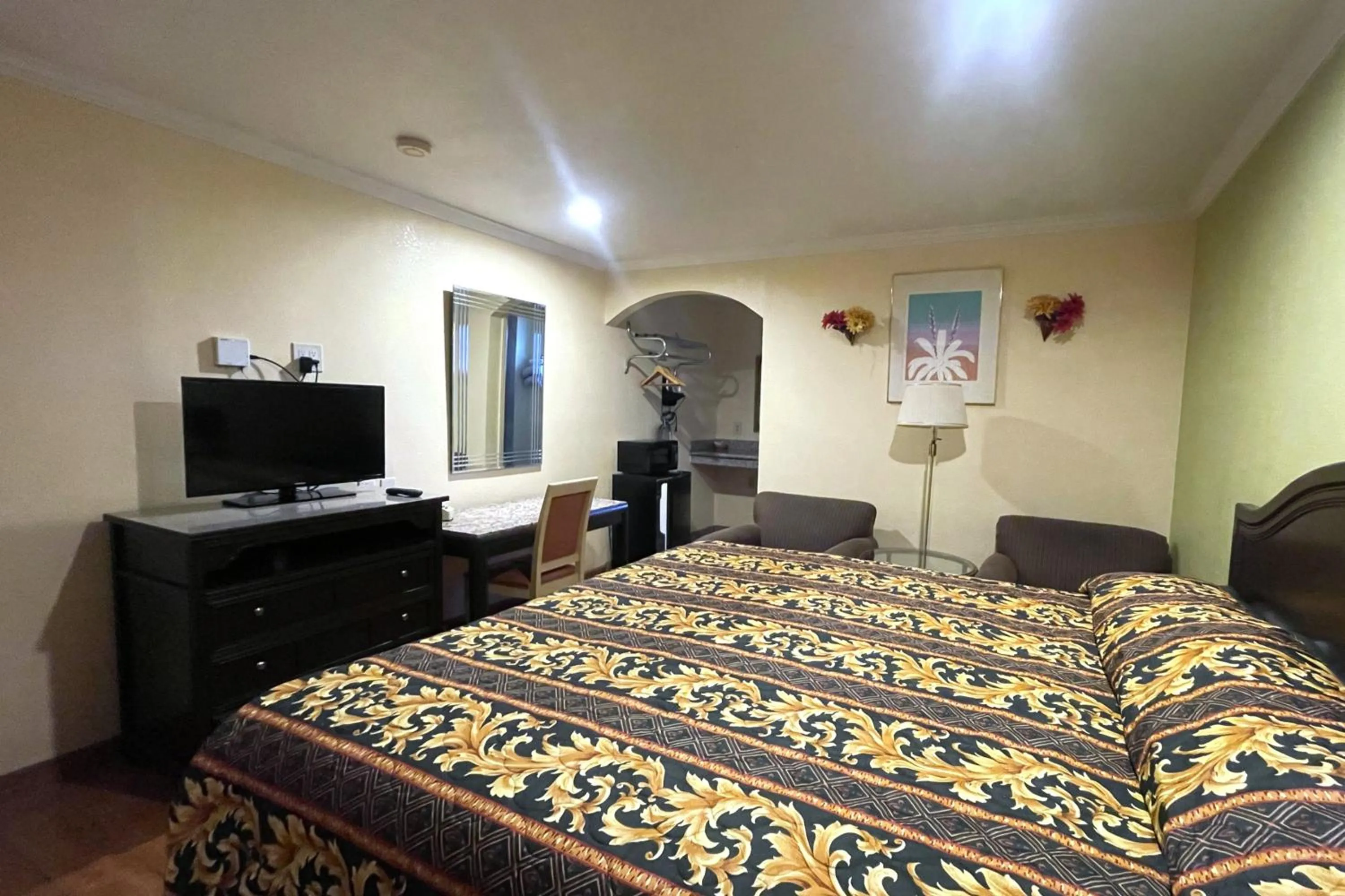 Bedroom, Bed in Sunstar Inn Los Banos near I-5