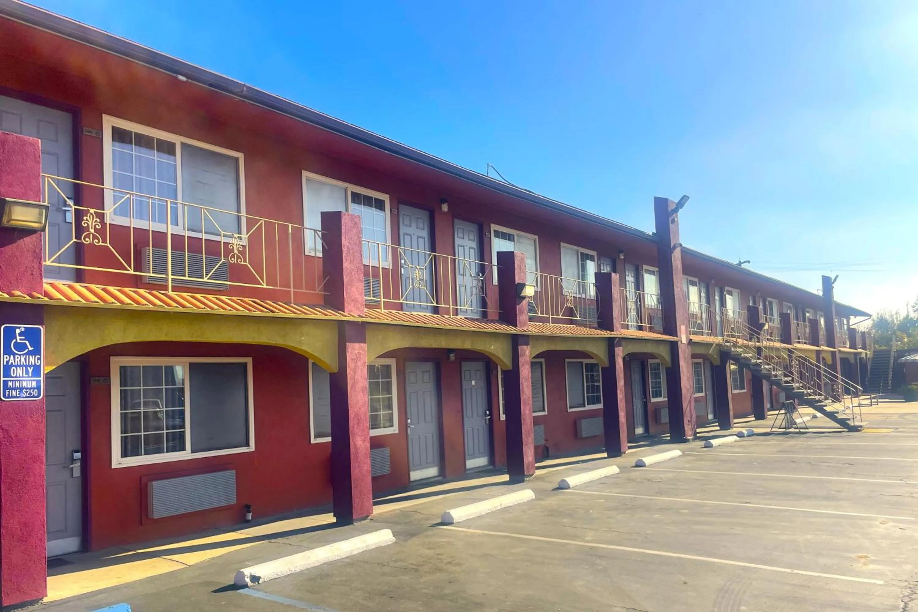 Property building in Sunstar Inn Los Banos near I-5