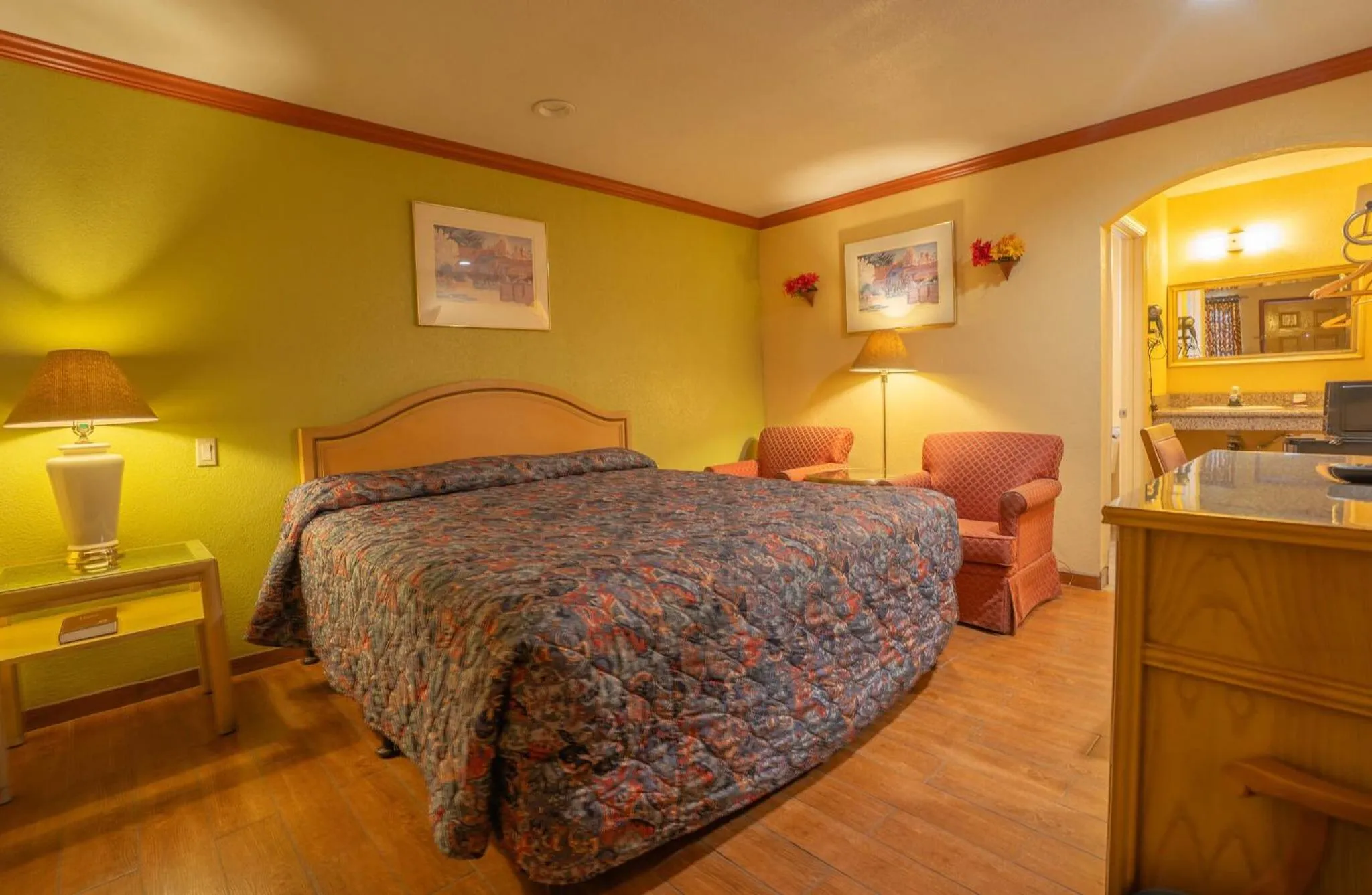 Bedroom, Bed in Sunstar Inn Los Banos near I-5