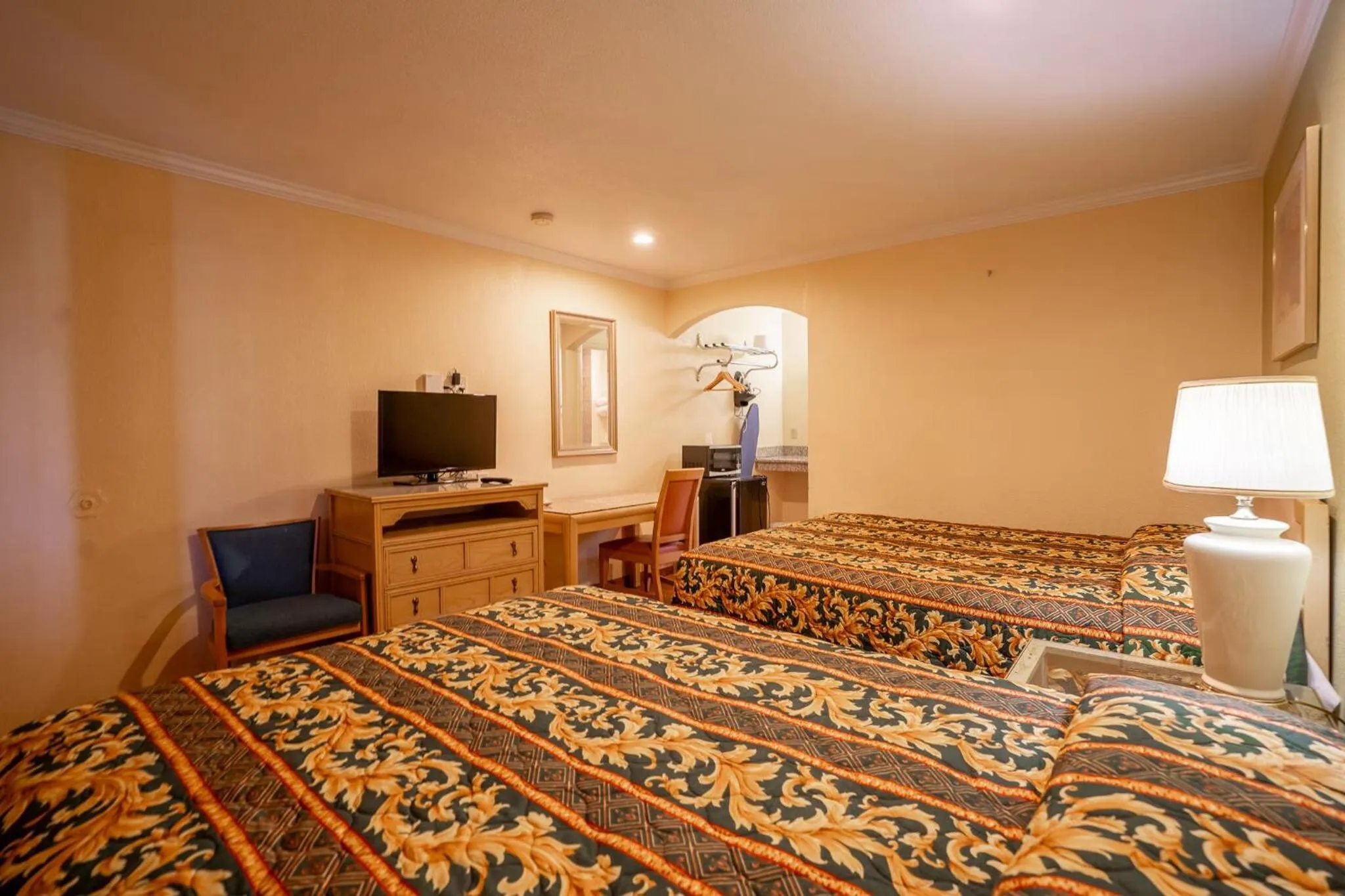 Bedroom, Bed in Sunstar Inn Los Banos near I-5