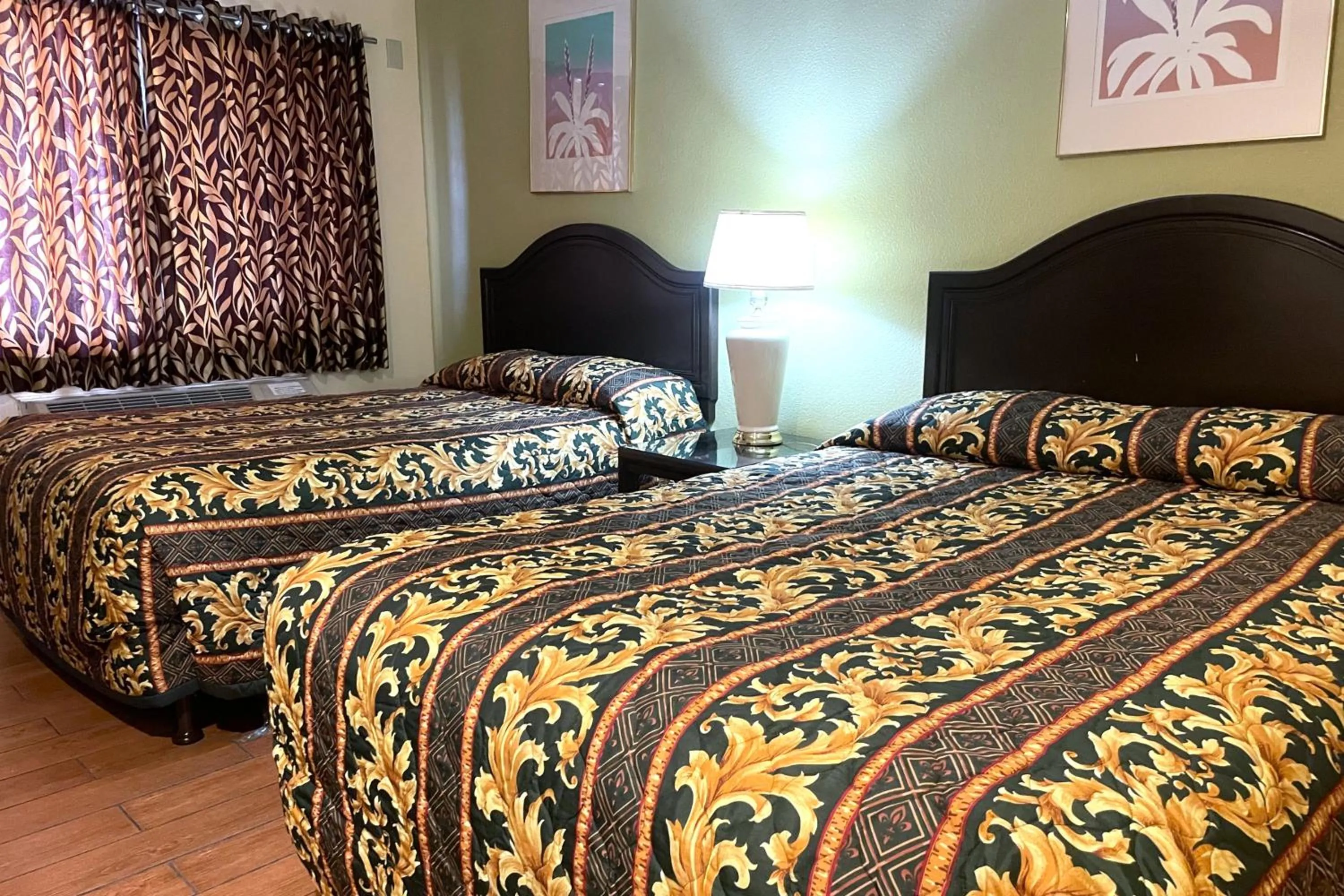 Bedroom, Bed in Sunstar Inn Los Banos near I-5