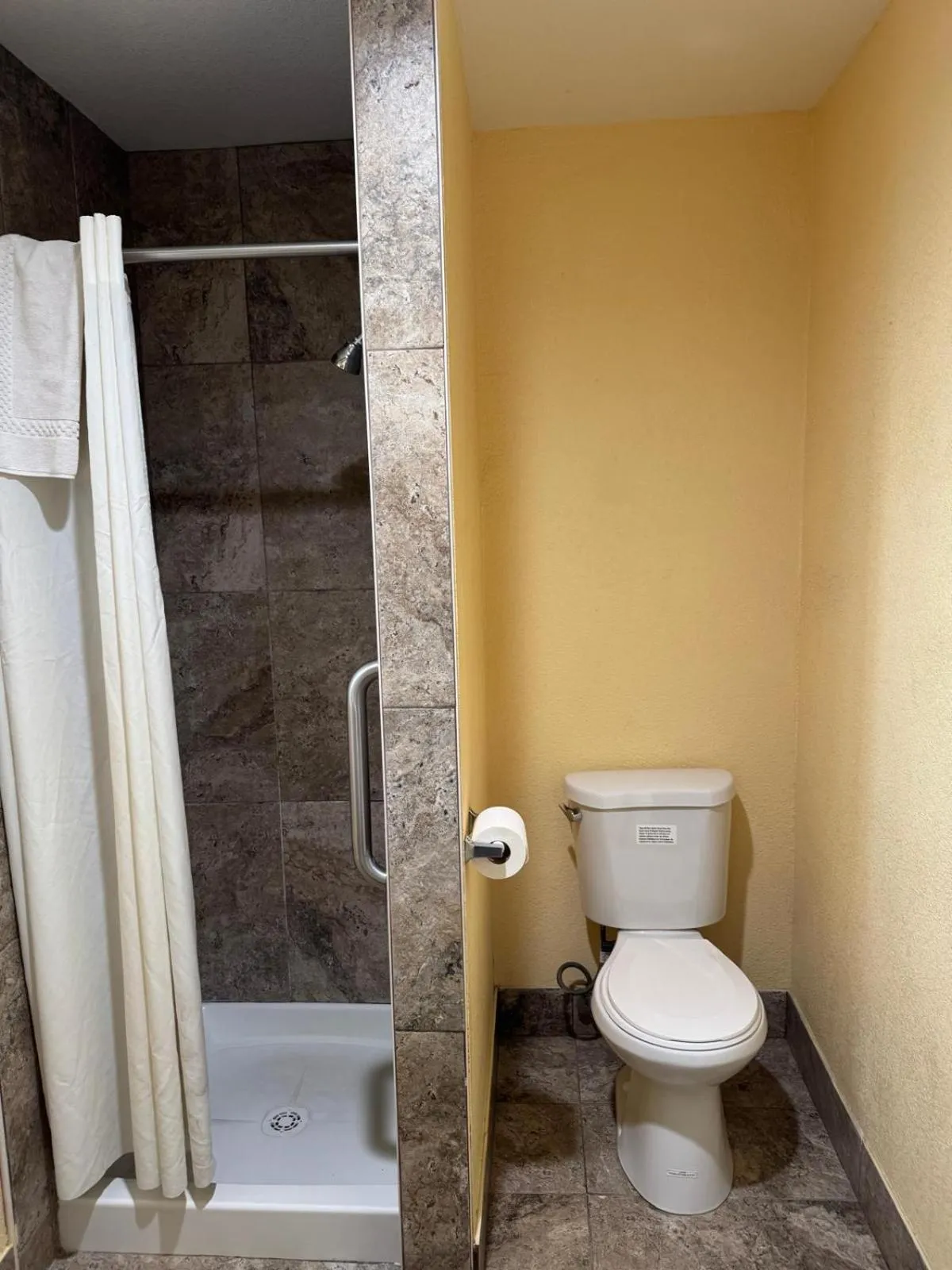 Bathroom in Sunstar Inn Los Banos near I-5