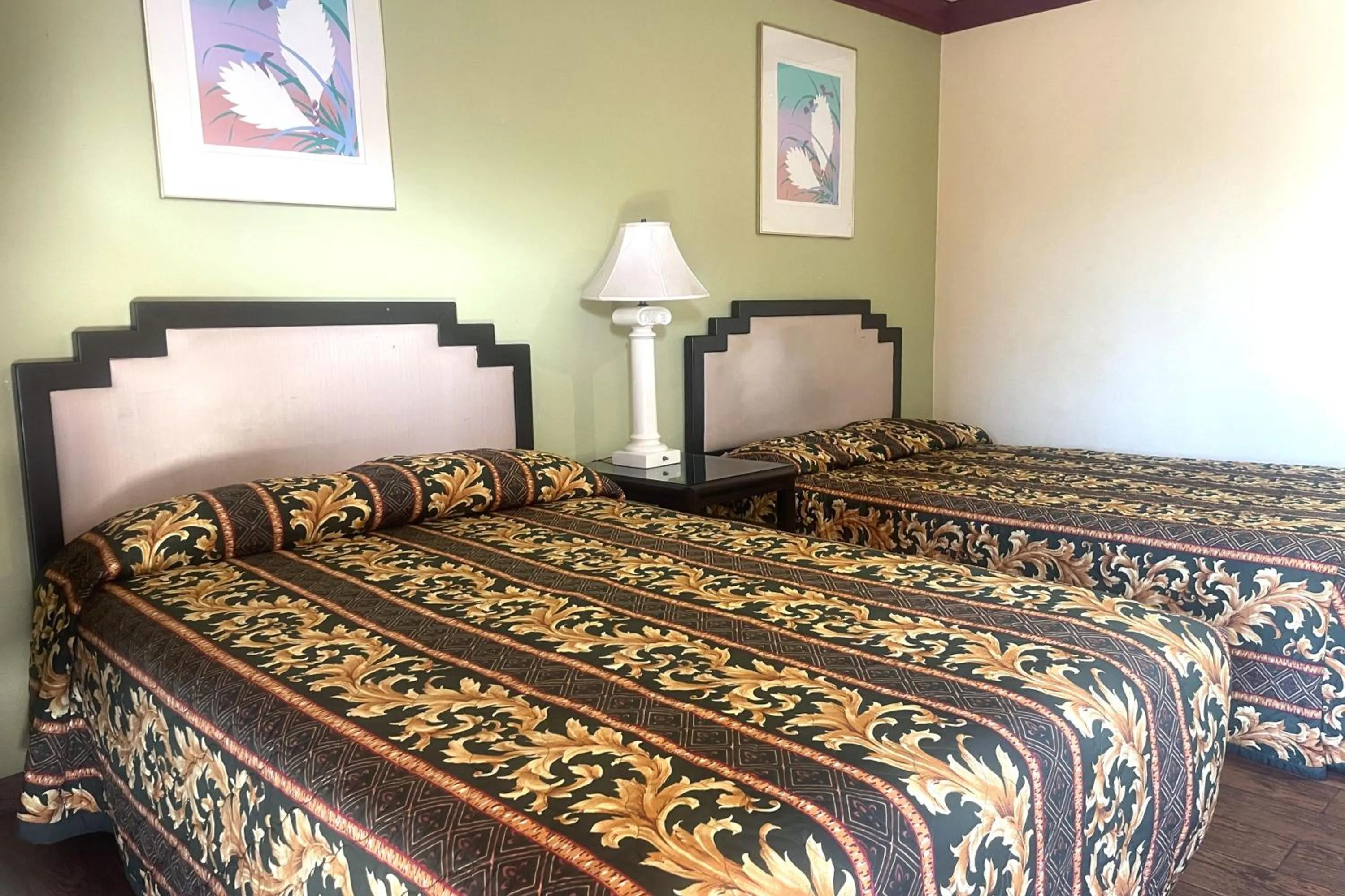 Bedroom, Bed in Sunstar Inn Los Banos near I-5