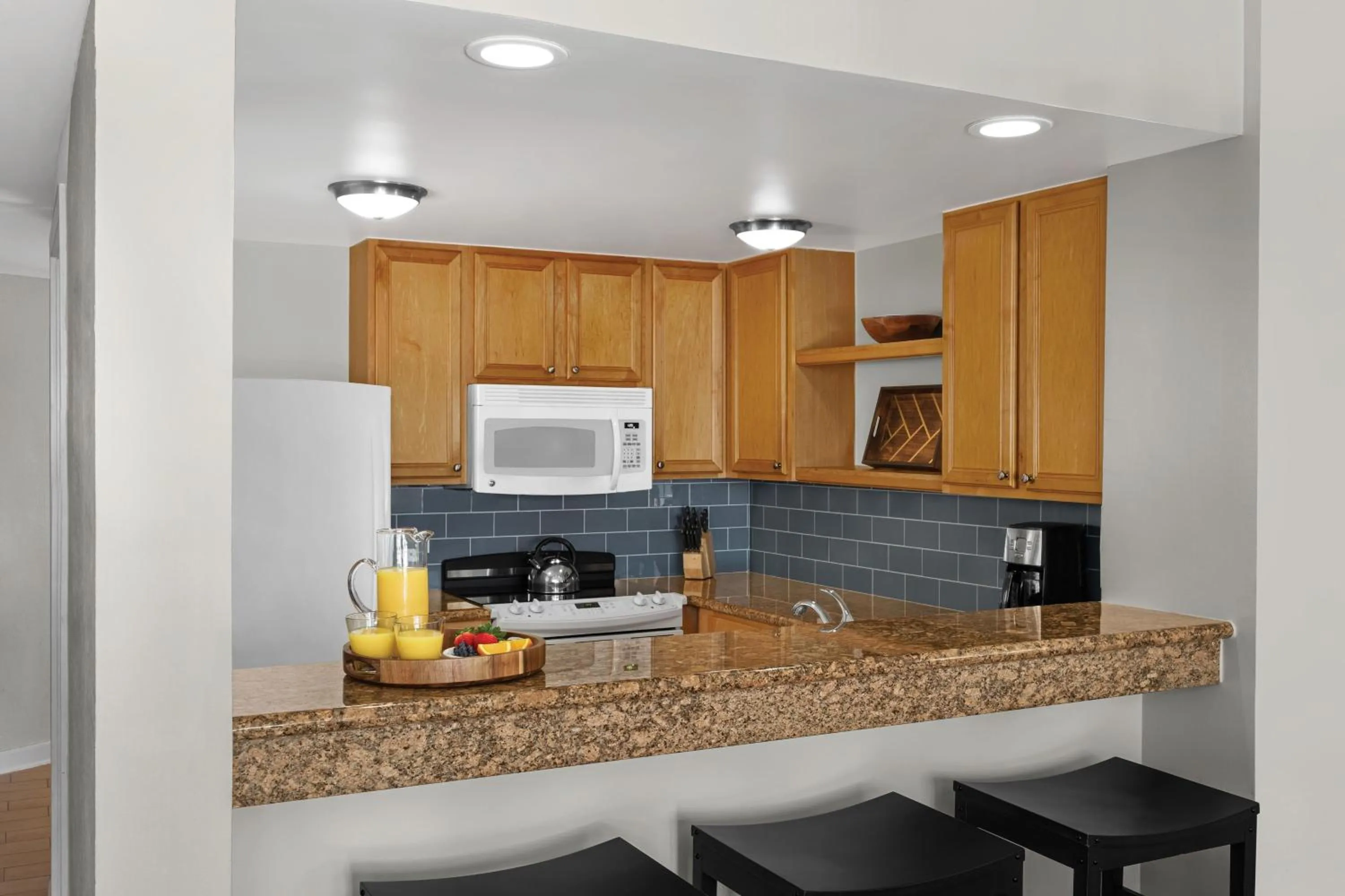 Kitchen or kitchenette in Marriott's Monarch at Sea Pines