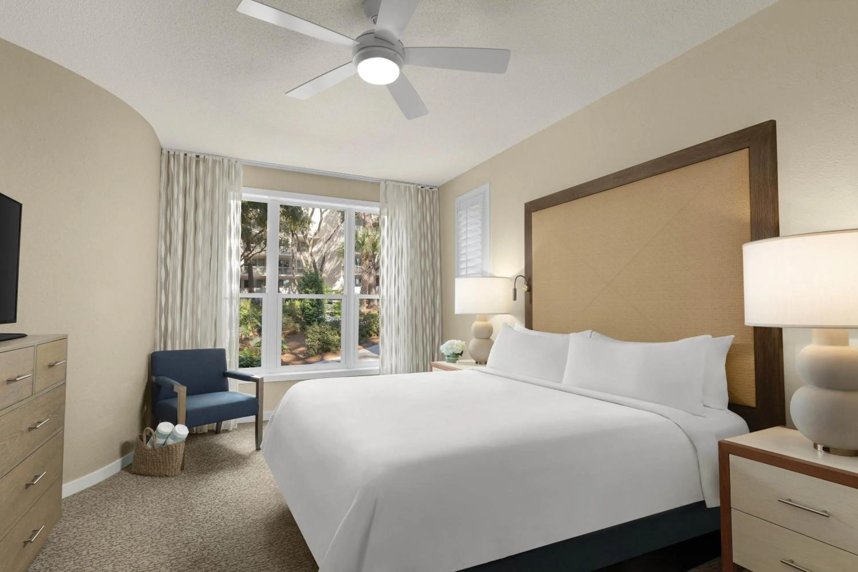 Bedroom, Bed in Marriott's Monarch at Sea Pines