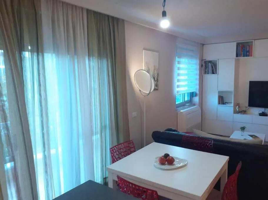 Lake View Apartment