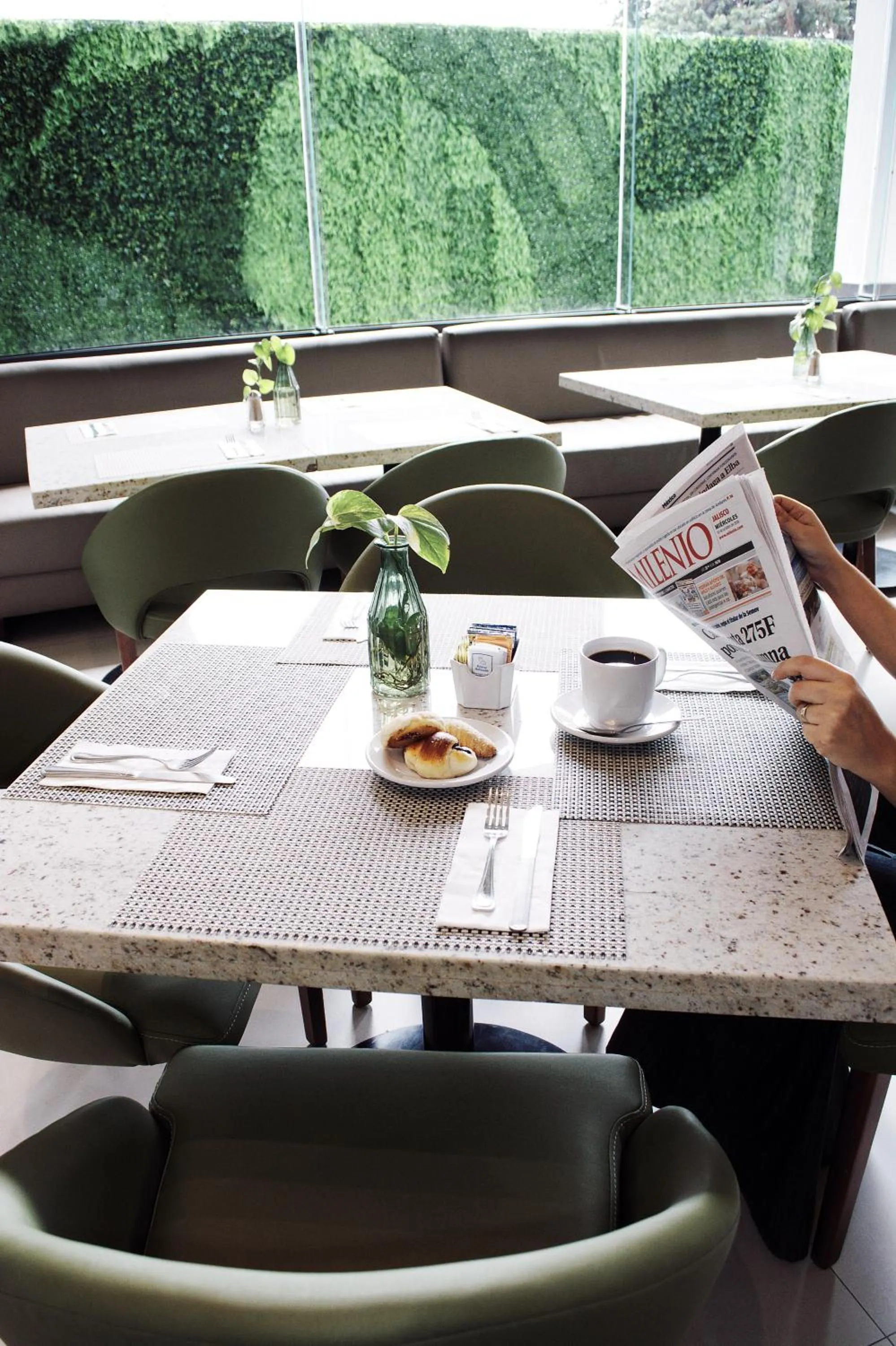 Staff in Áurea Hotel and Suites