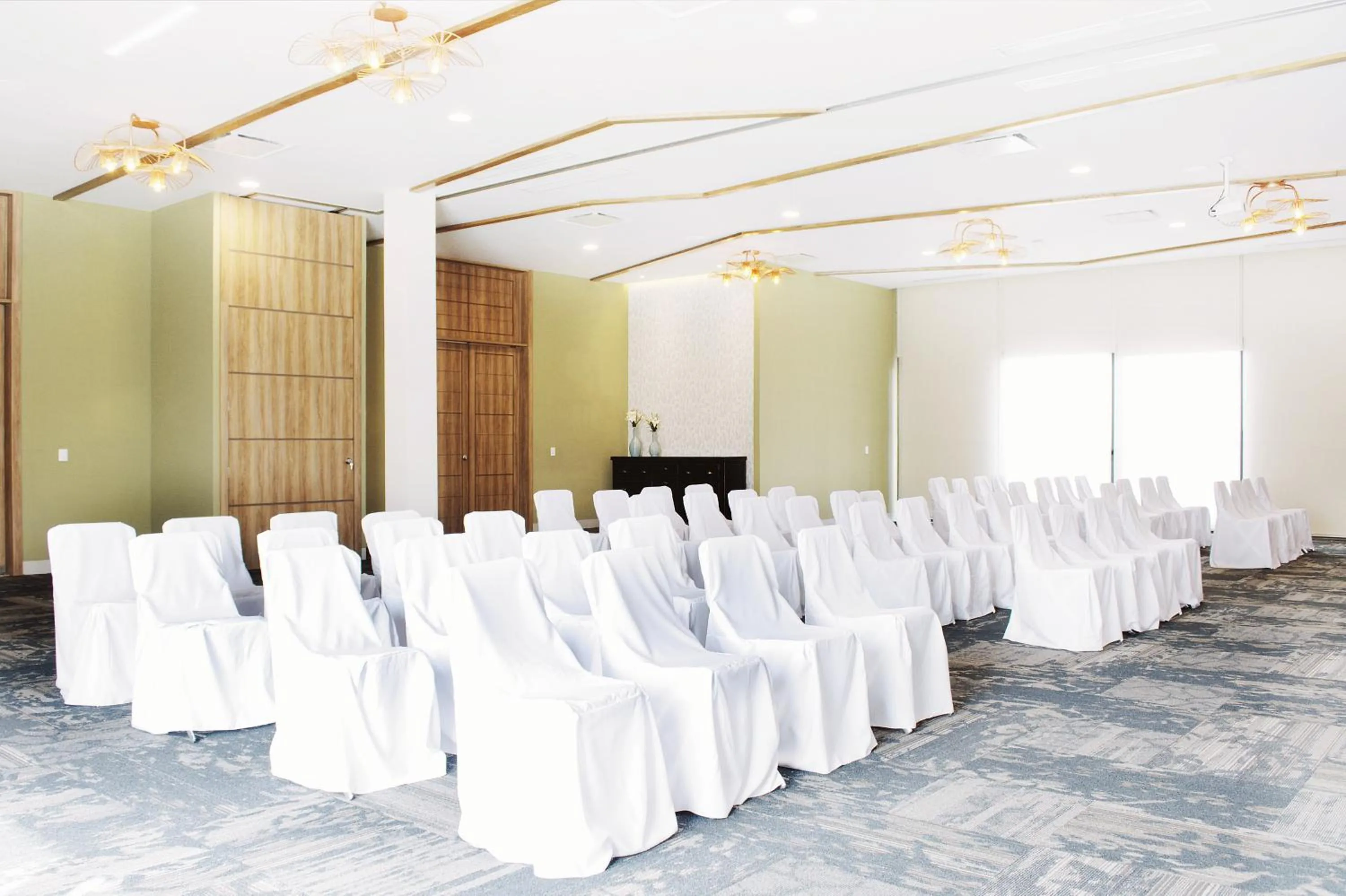 Staff in Áurea Hotel and Suites