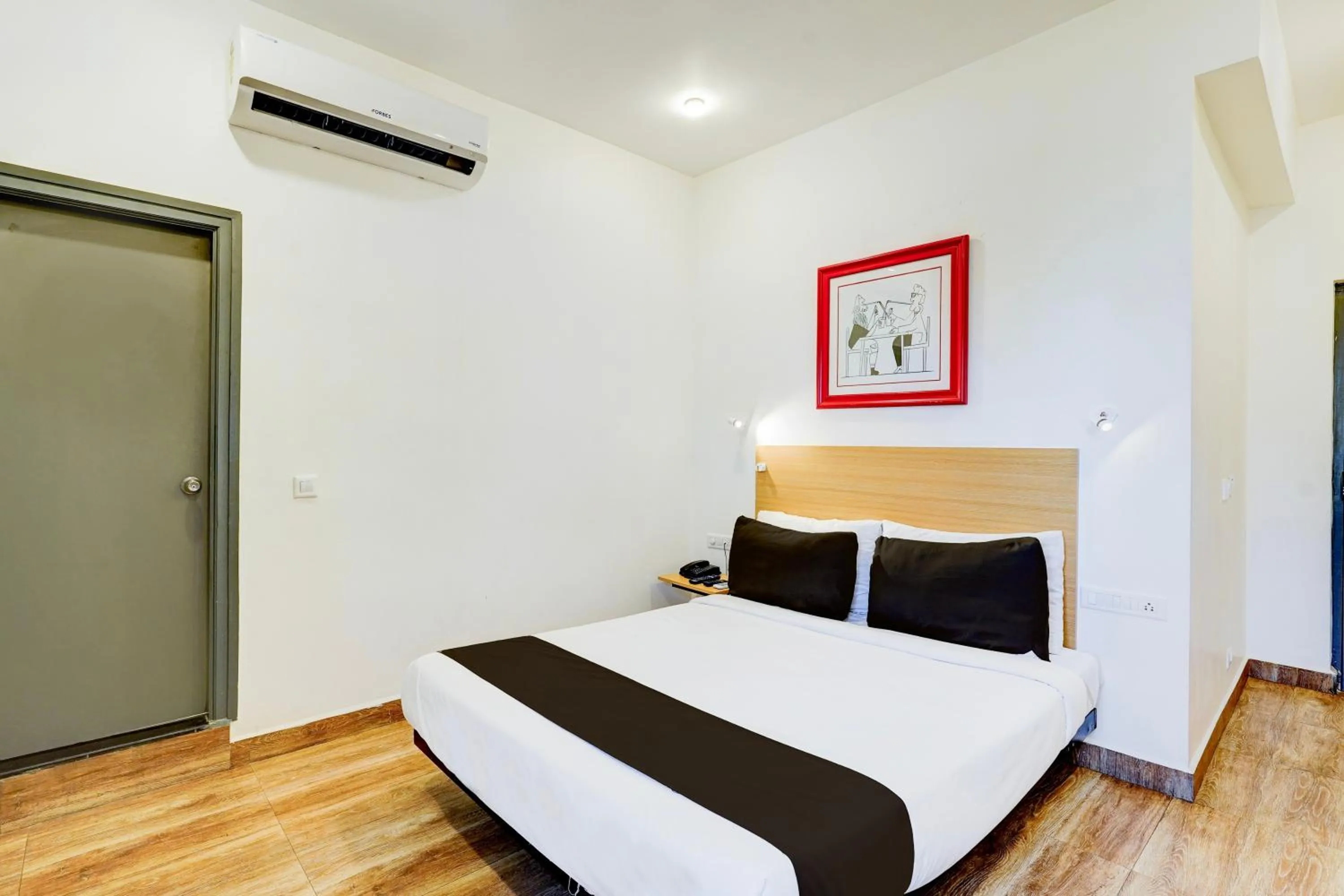 Bedroom, Bed in Super Townhouse Tirupati