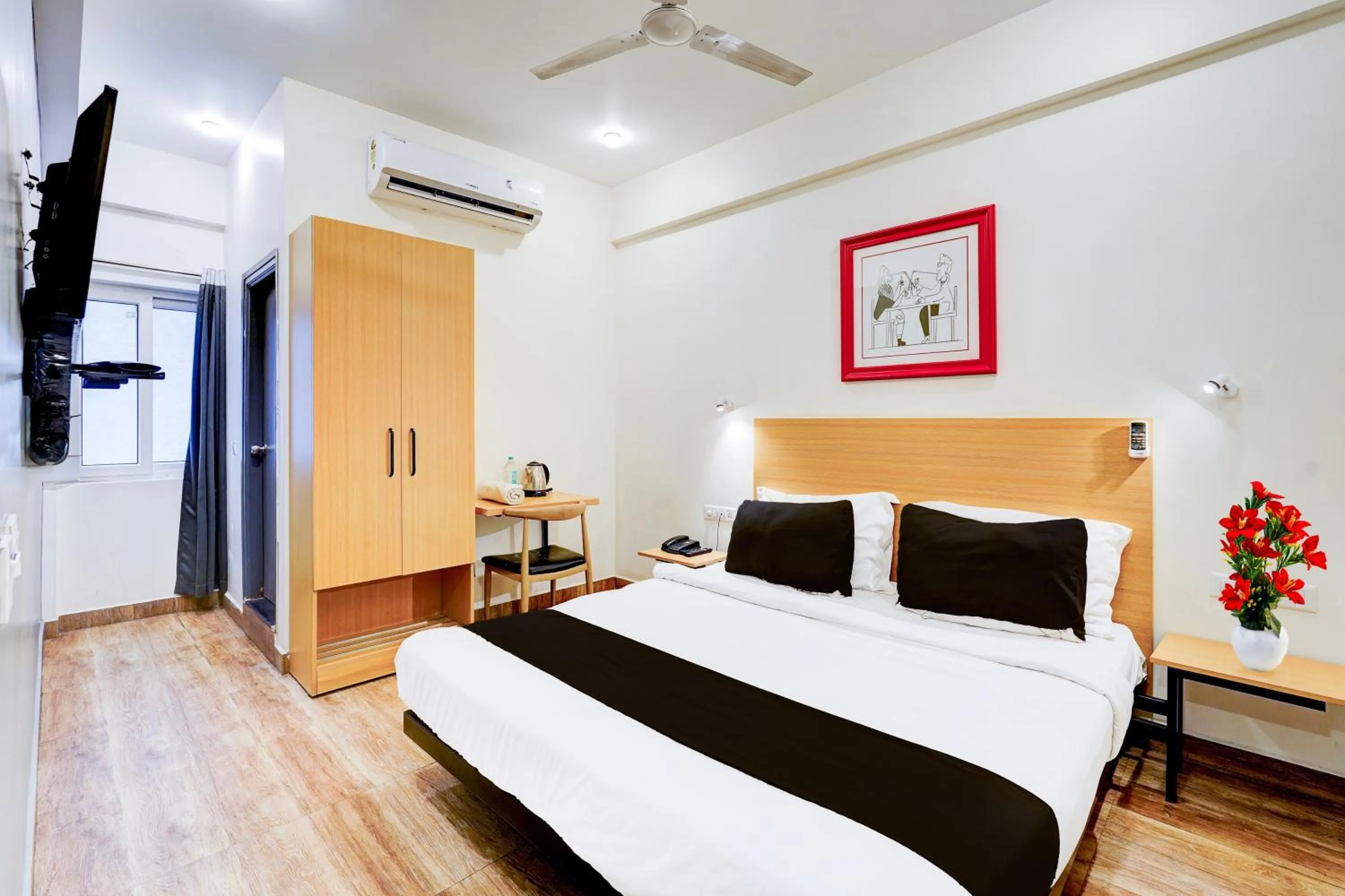 Bedroom, Bed in Super Townhouse Tirupati