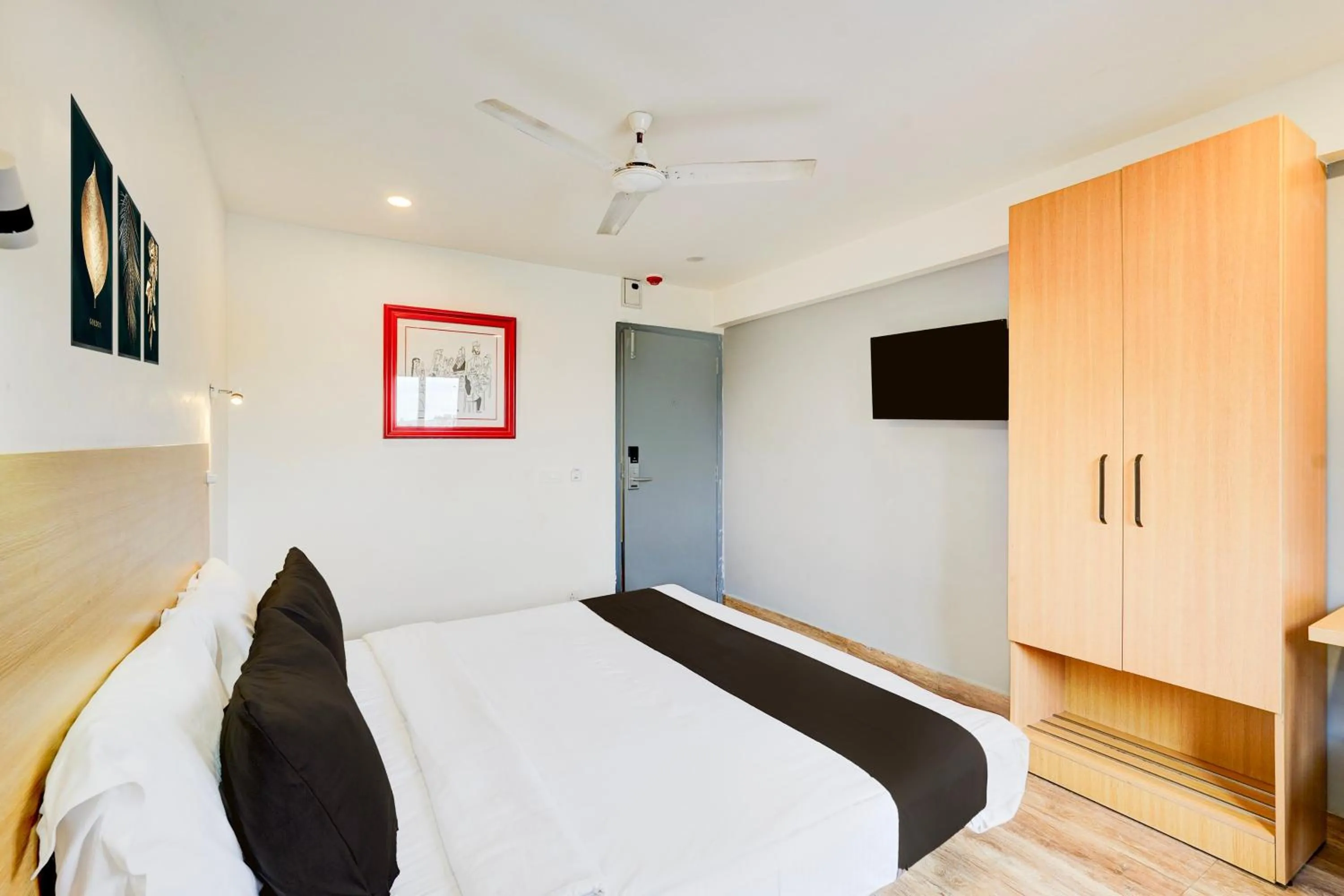 Bedroom, Bed in Super Townhouse Tirupati