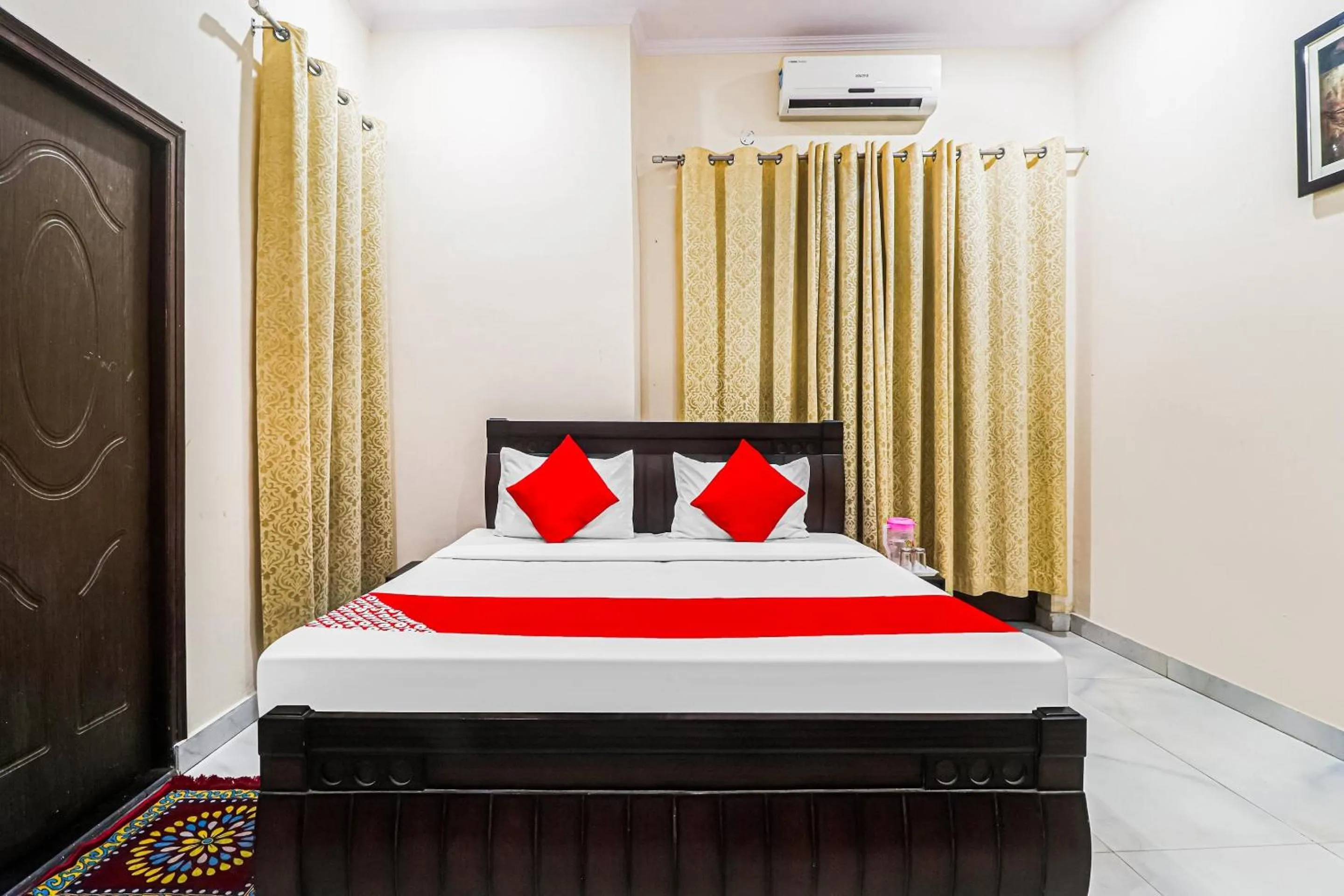Bedroom in Hotel O Townhouse