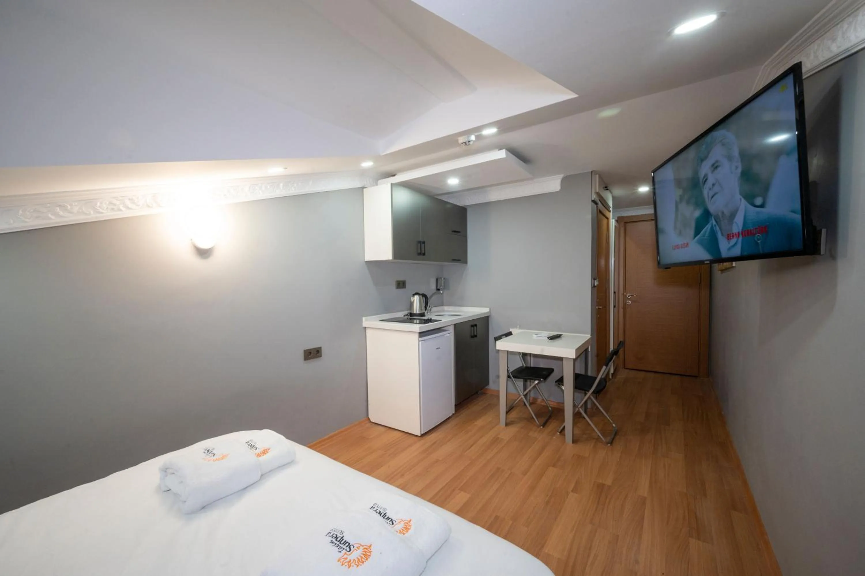 Dining area, Bed in Taxim Sunpera Suites