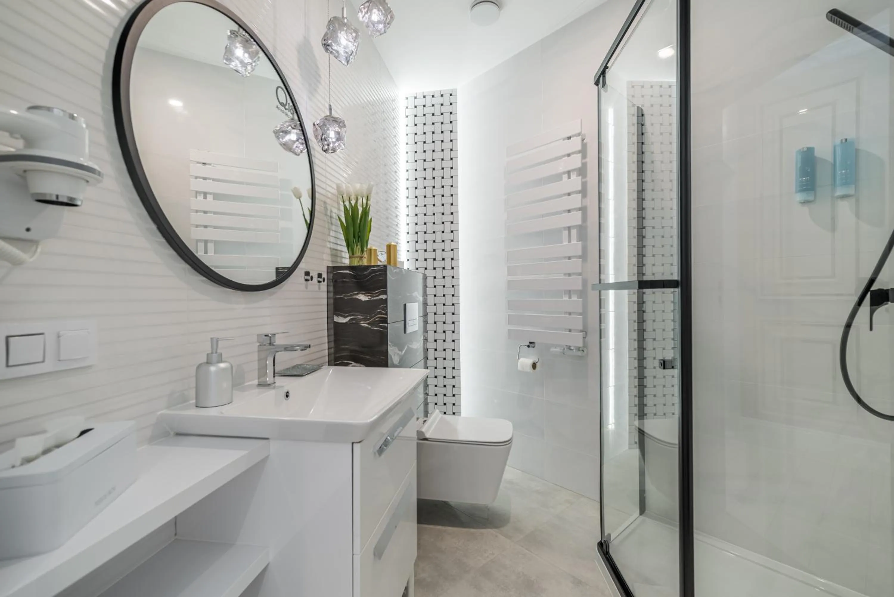 Shower in Q18 ApartHotel