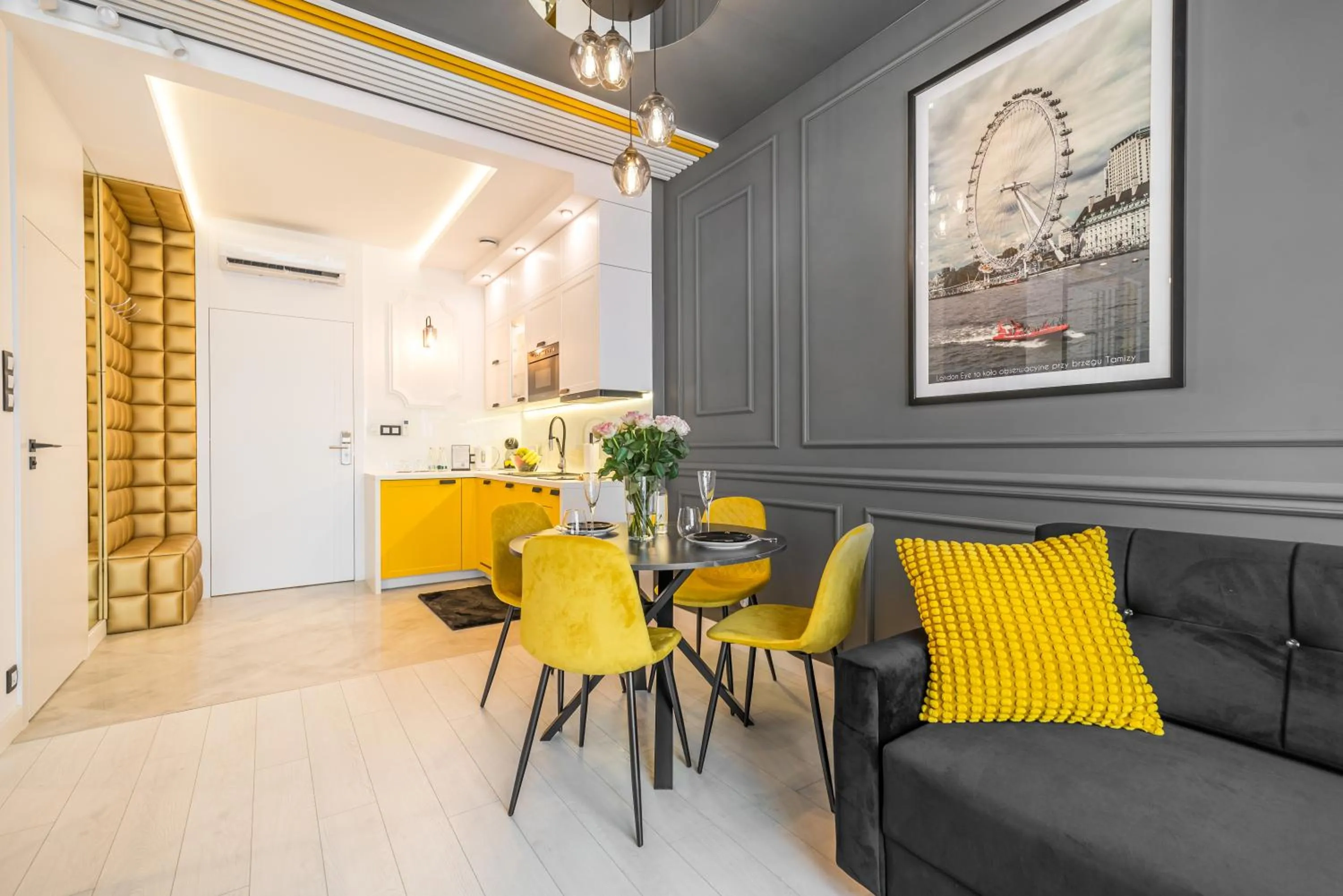 Kitchen or kitchenette in Q18 ApartHotel