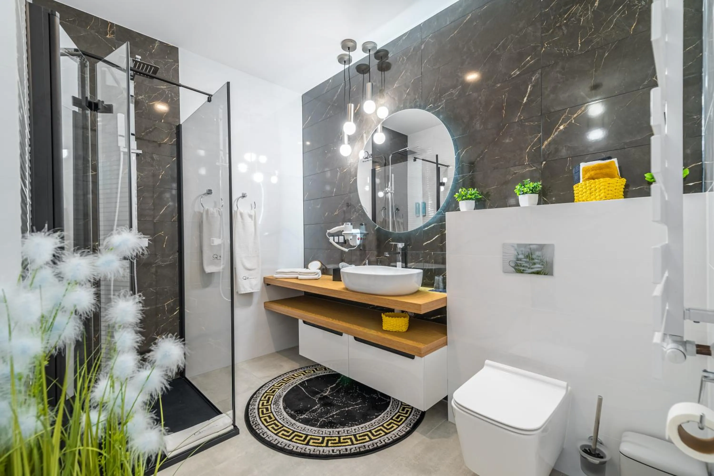 Shower in Q18 ApartHotel