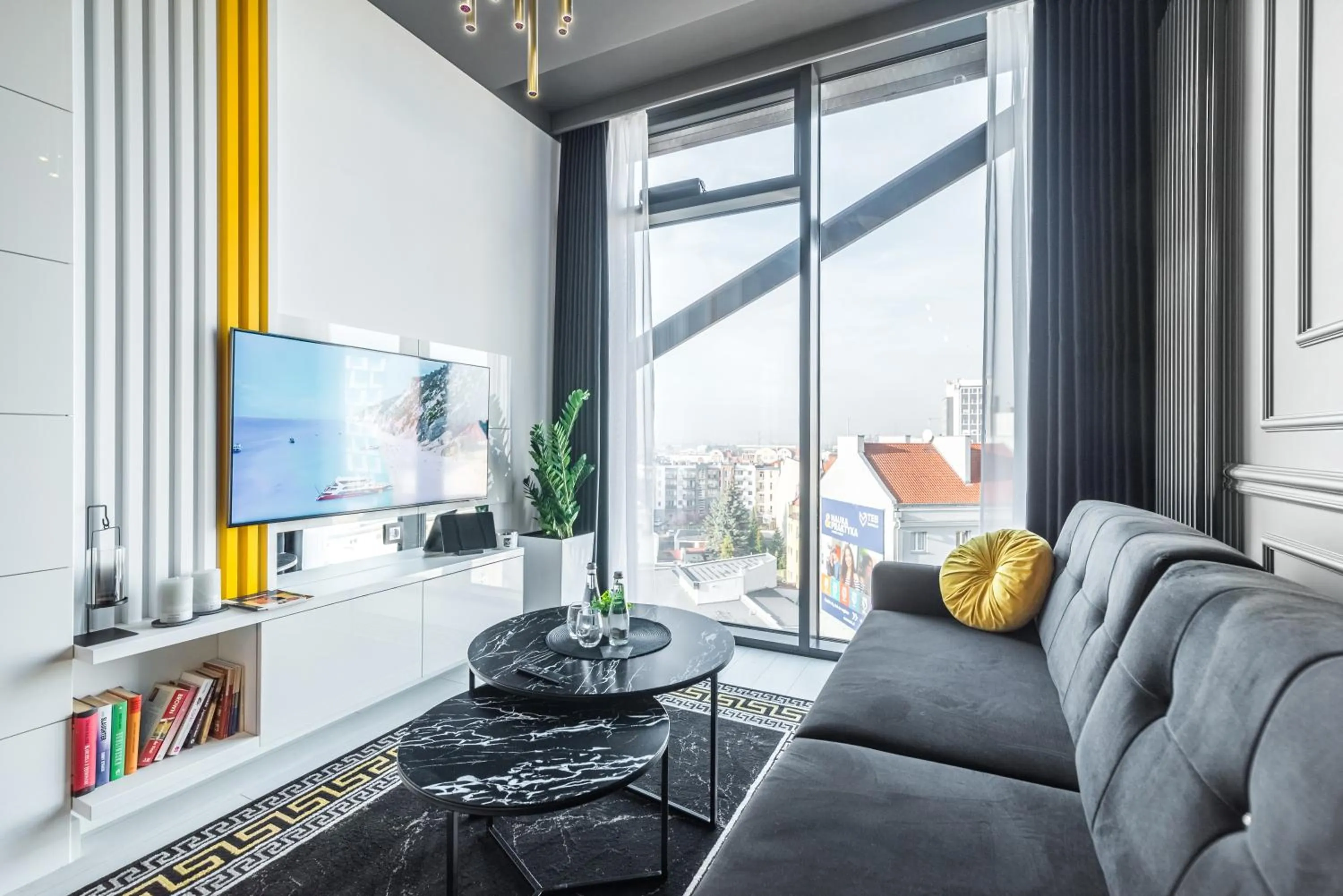 Communal lounge/ TV room in Q18 ApartHotel