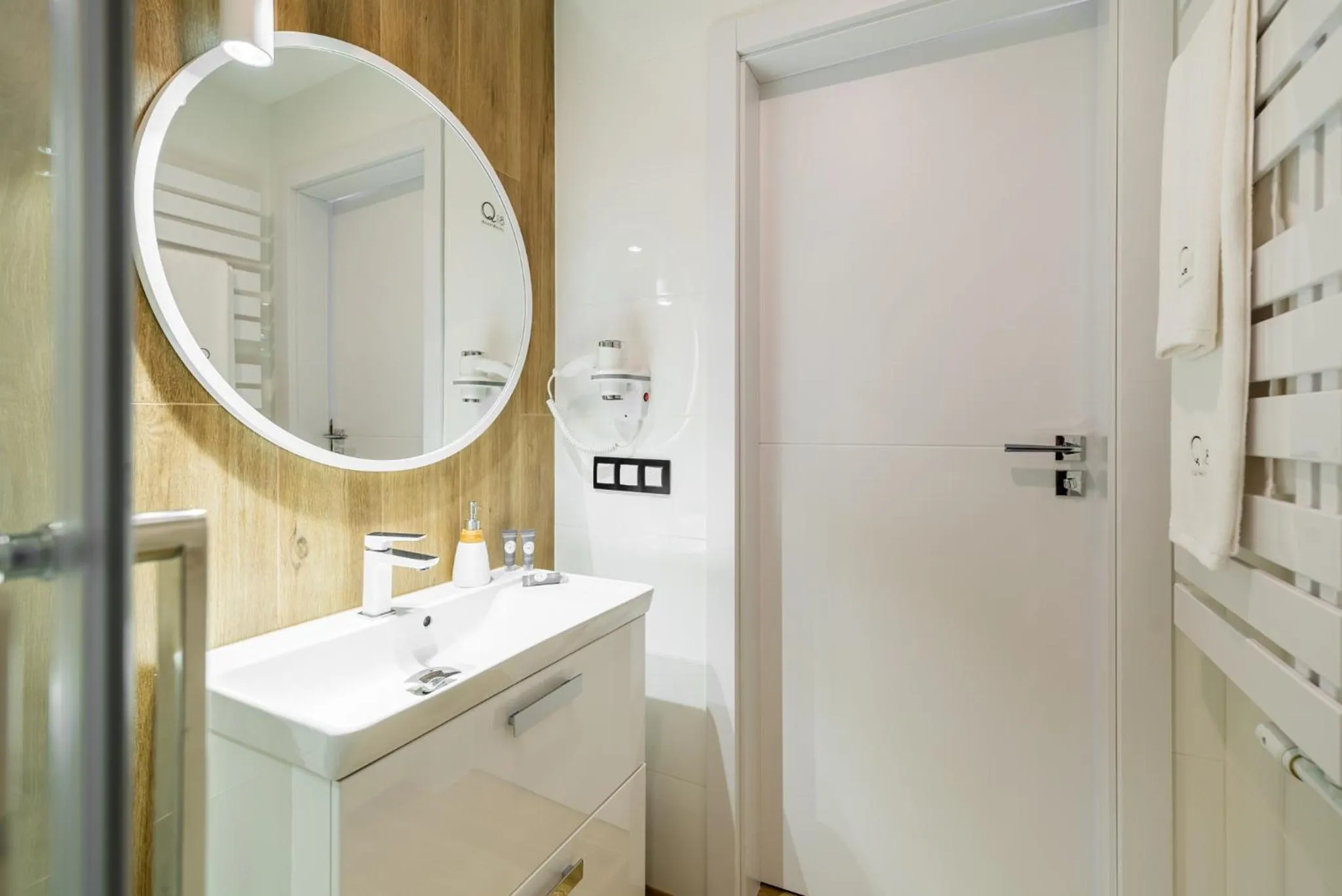 Shower in Q18 ApartHotel