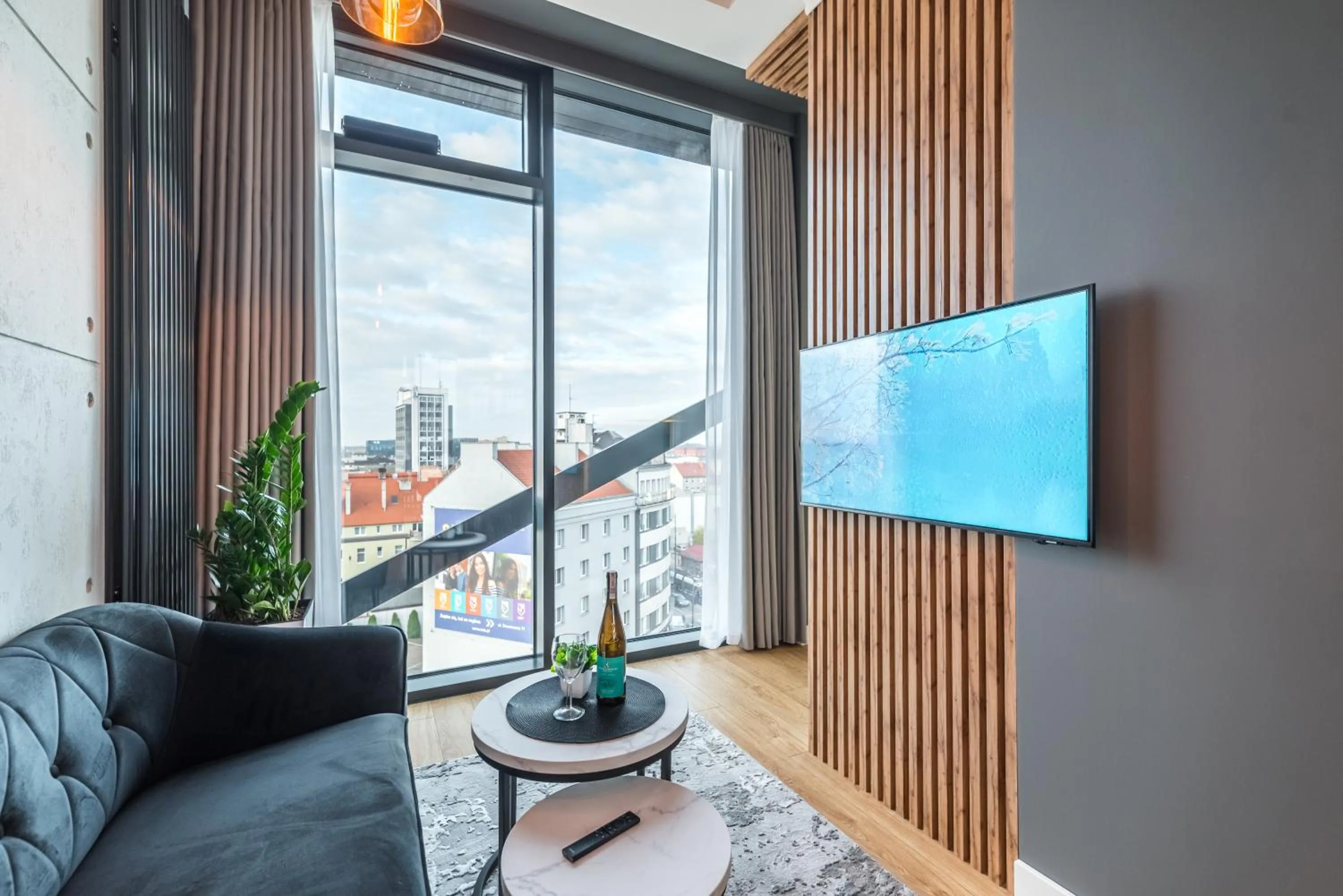 Communal lounge/ TV room in Q18 ApartHotel