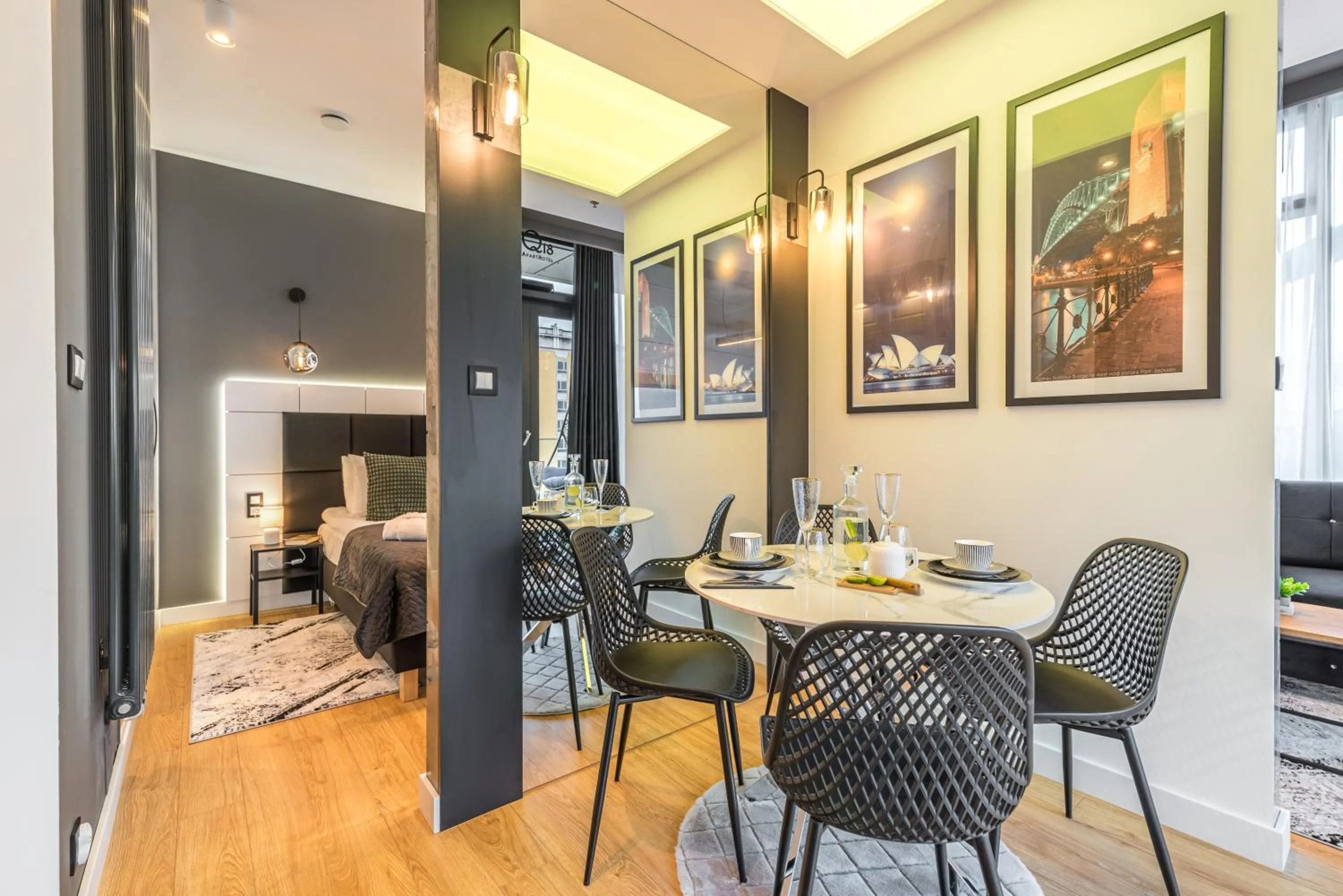 Kitchen or kitchenette in Q18 ApartHotel