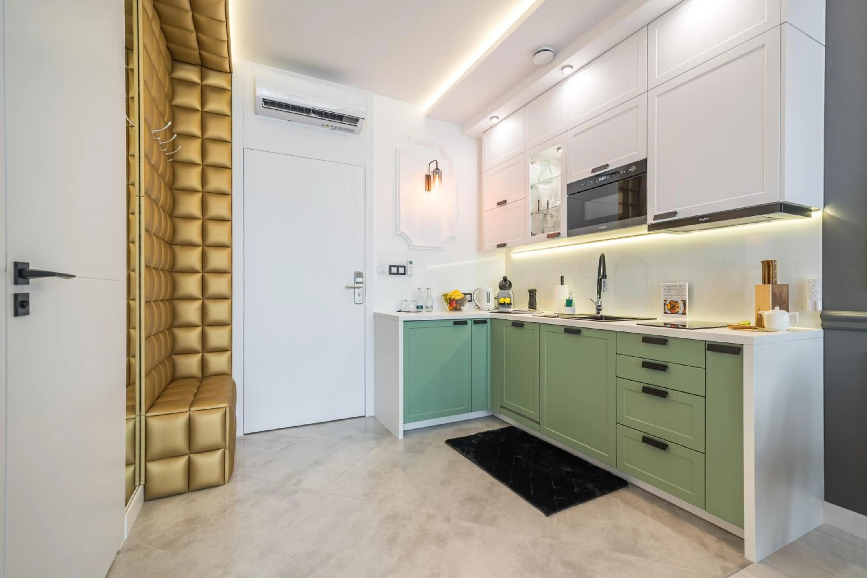 Kitchen or kitchenette in Q18 ApartHotel