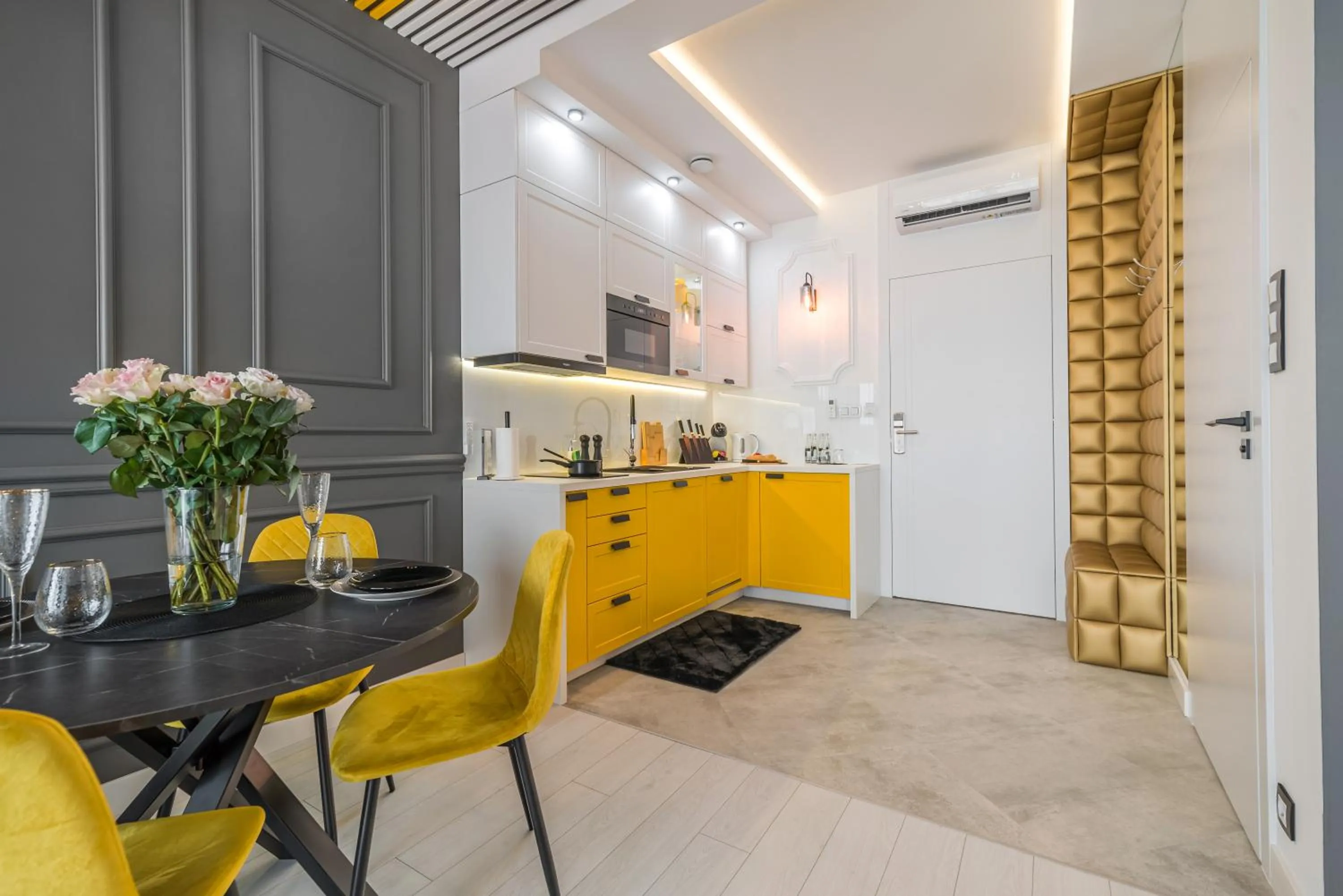 Kitchen or kitchenette in Q18 ApartHotel