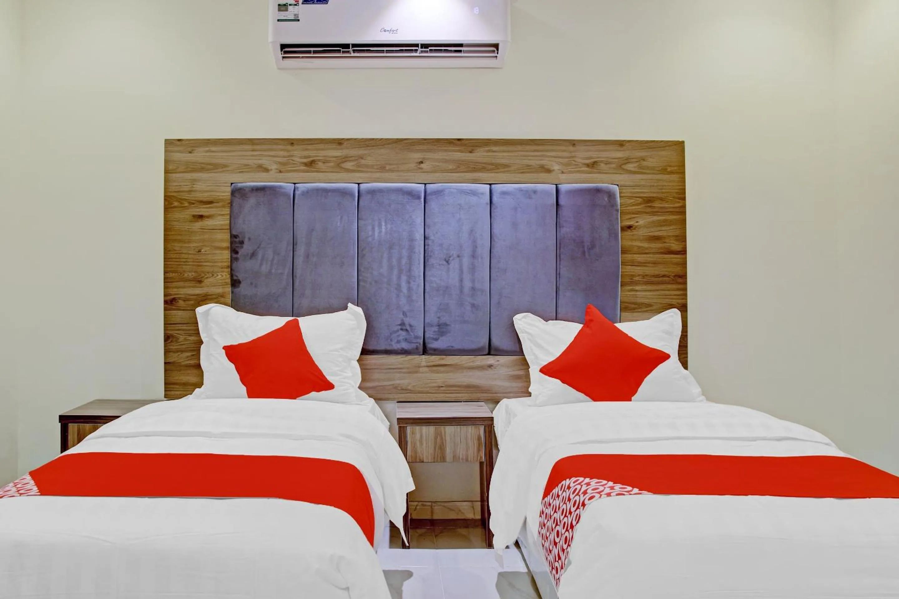 Photo of the whole room, Bed in Al Tamayoz Al Raqi - Bani Malik