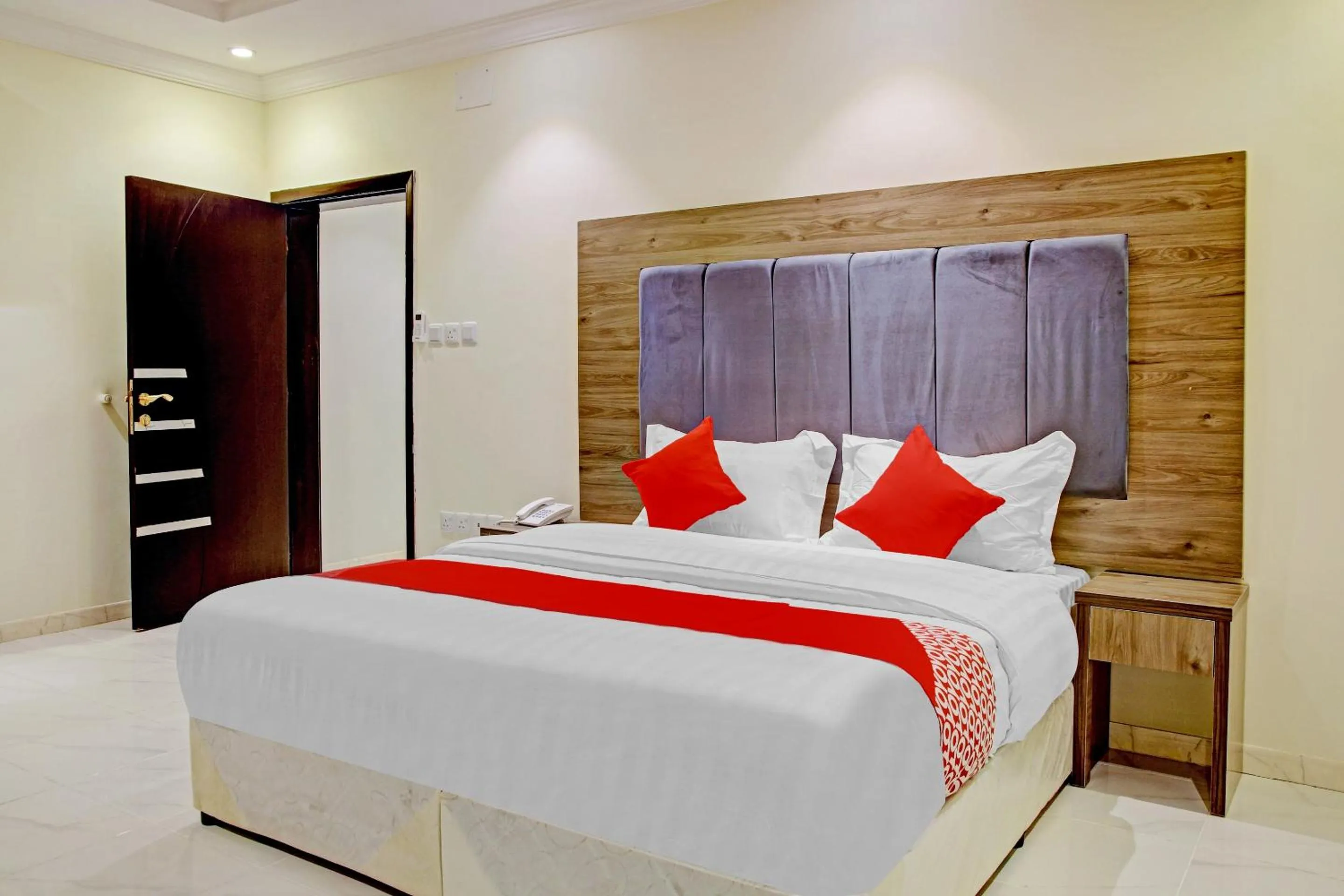 Photo of the whole room, Bed in Al Tamayoz Al Raqi - Bani Malik