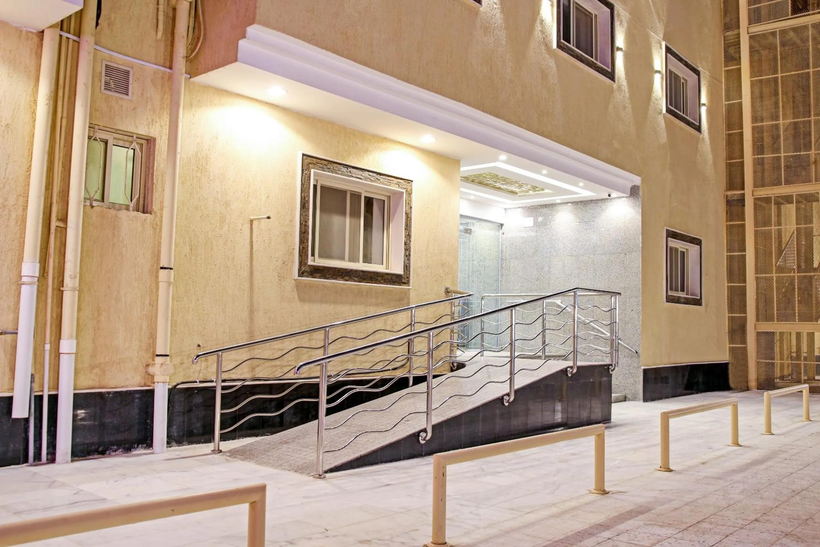 Property building in Al Tamayoz Al Raqi - Bani Malik