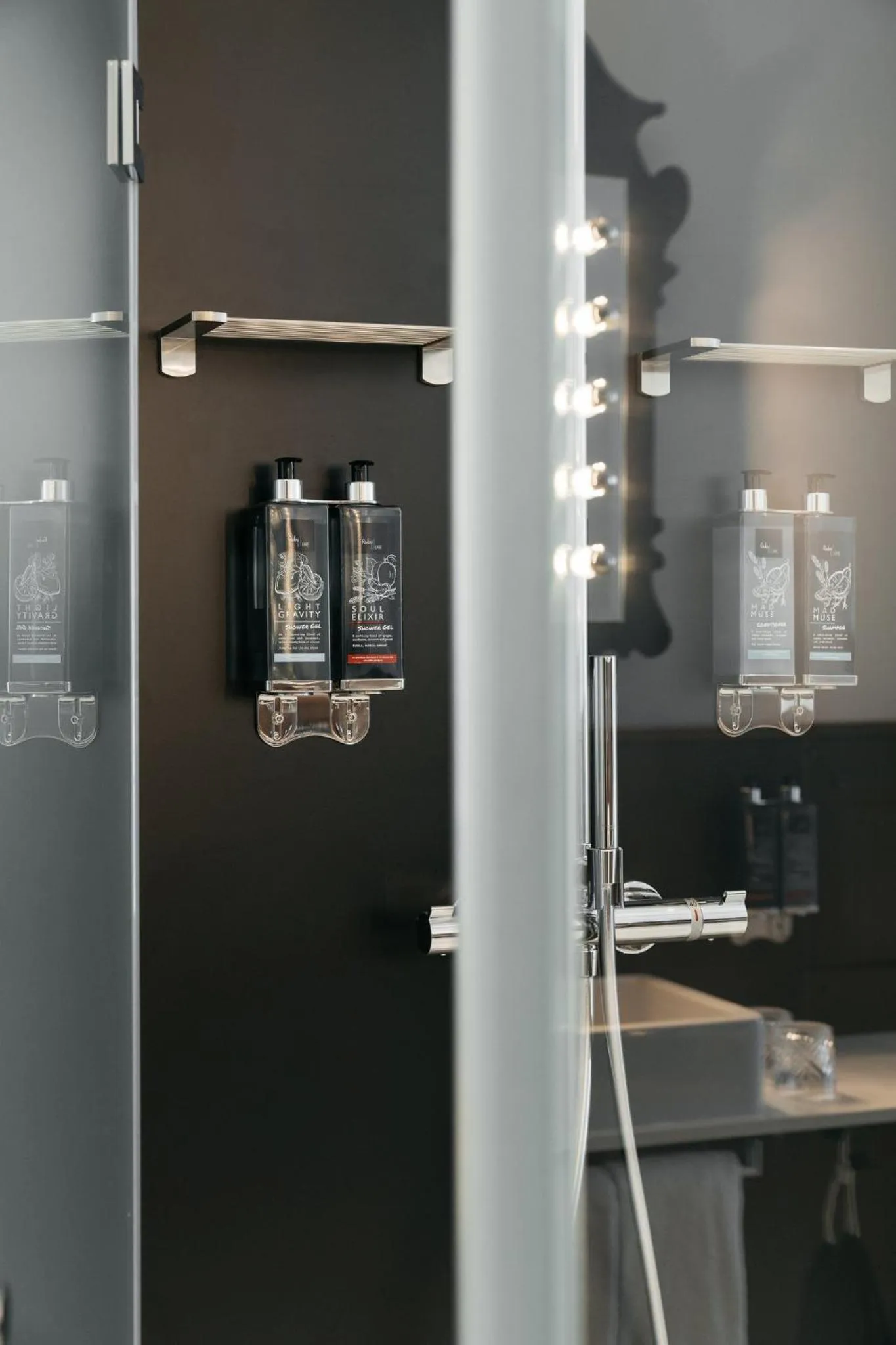 Bathroom in Ruby Rosi Hotel Munich