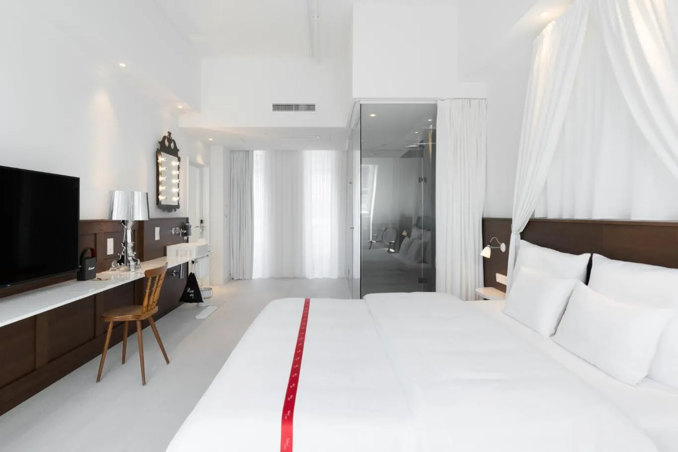 Photo of the whole room, Bed in Ruby Rosi Hotel Munich