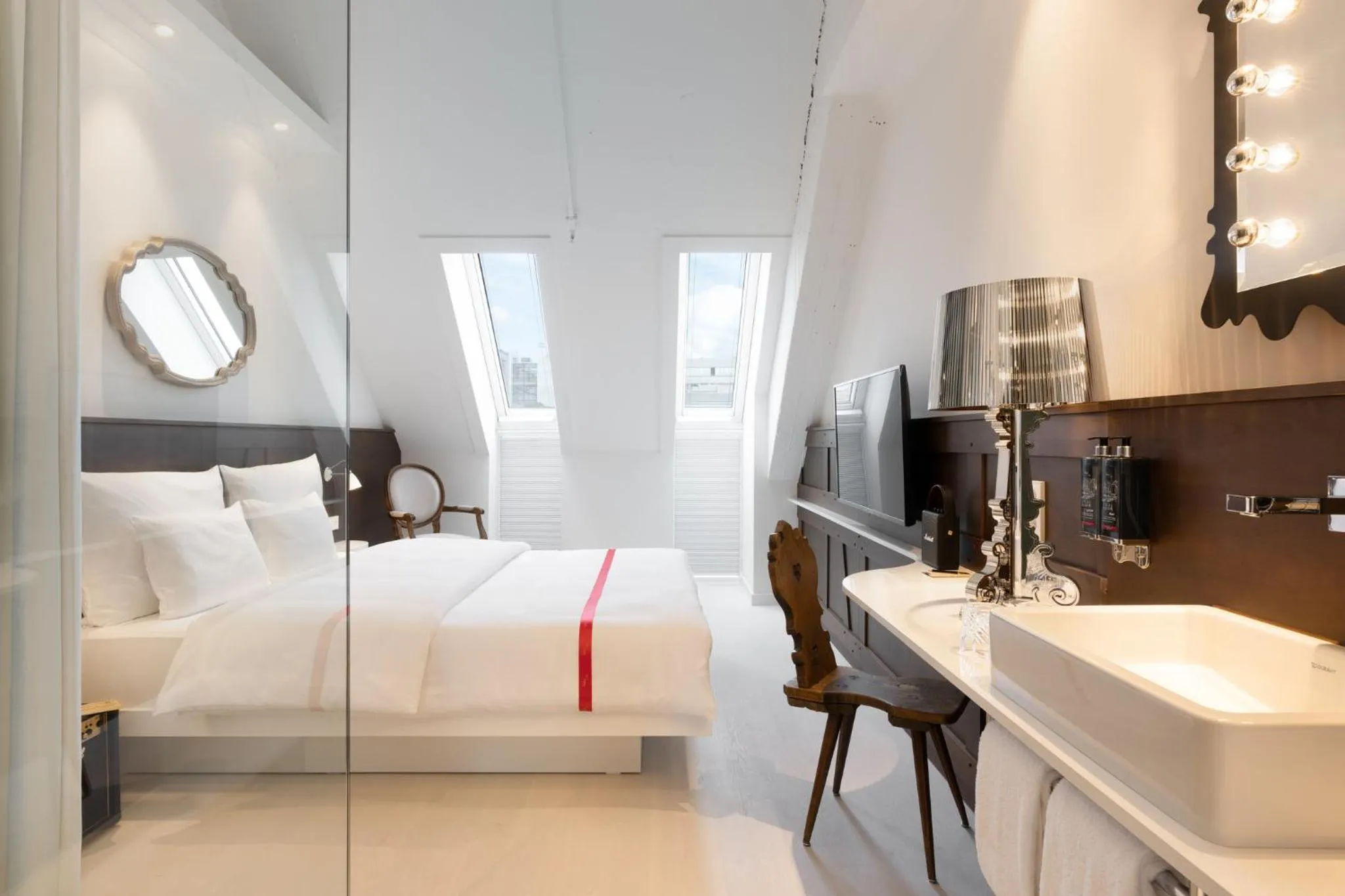 Photo of the whole room, Bed in Ruby Rosi Hotel Munich