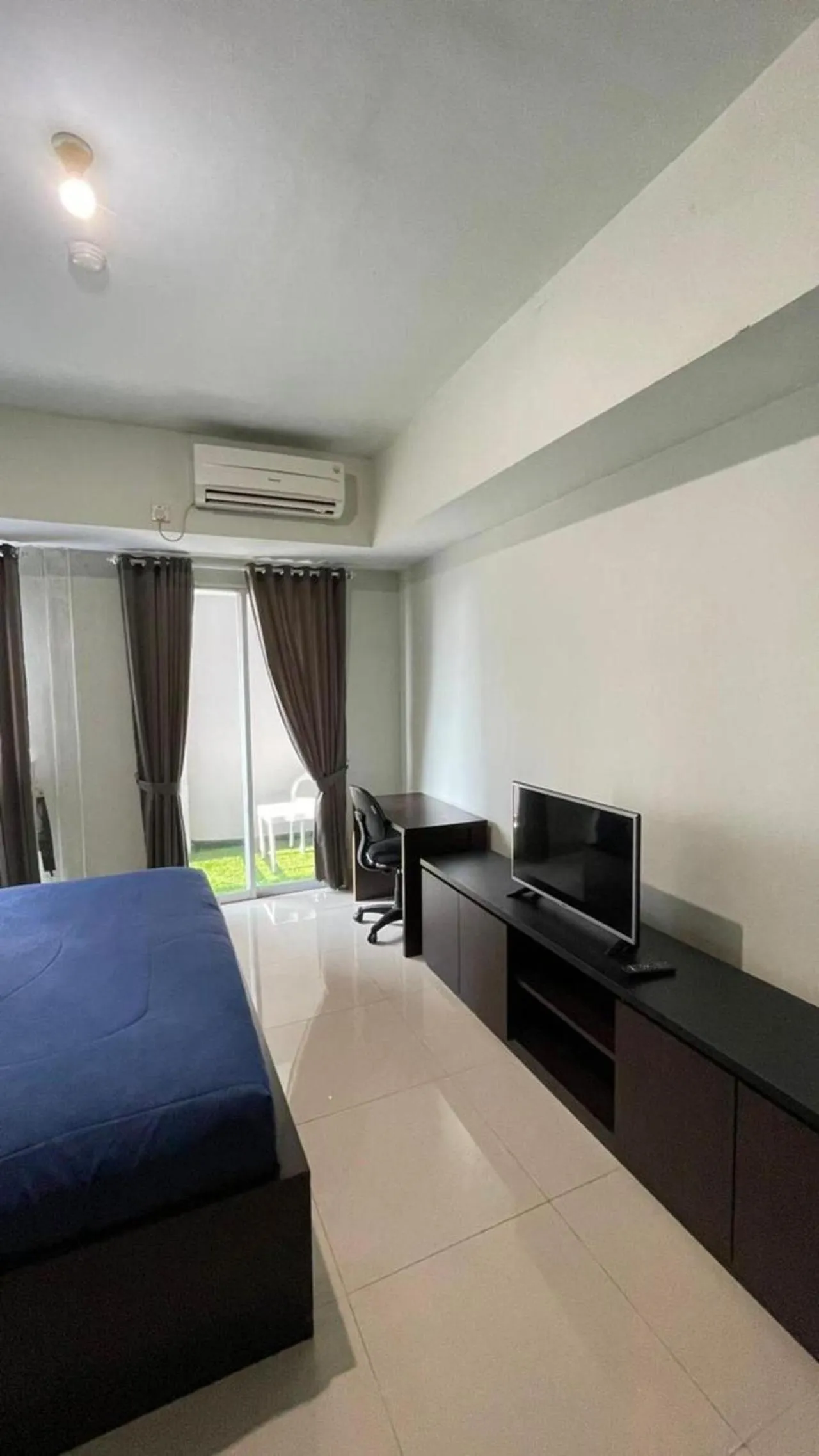 Bedroom, Bed in Apartemen Grand Dhika City by Nina
