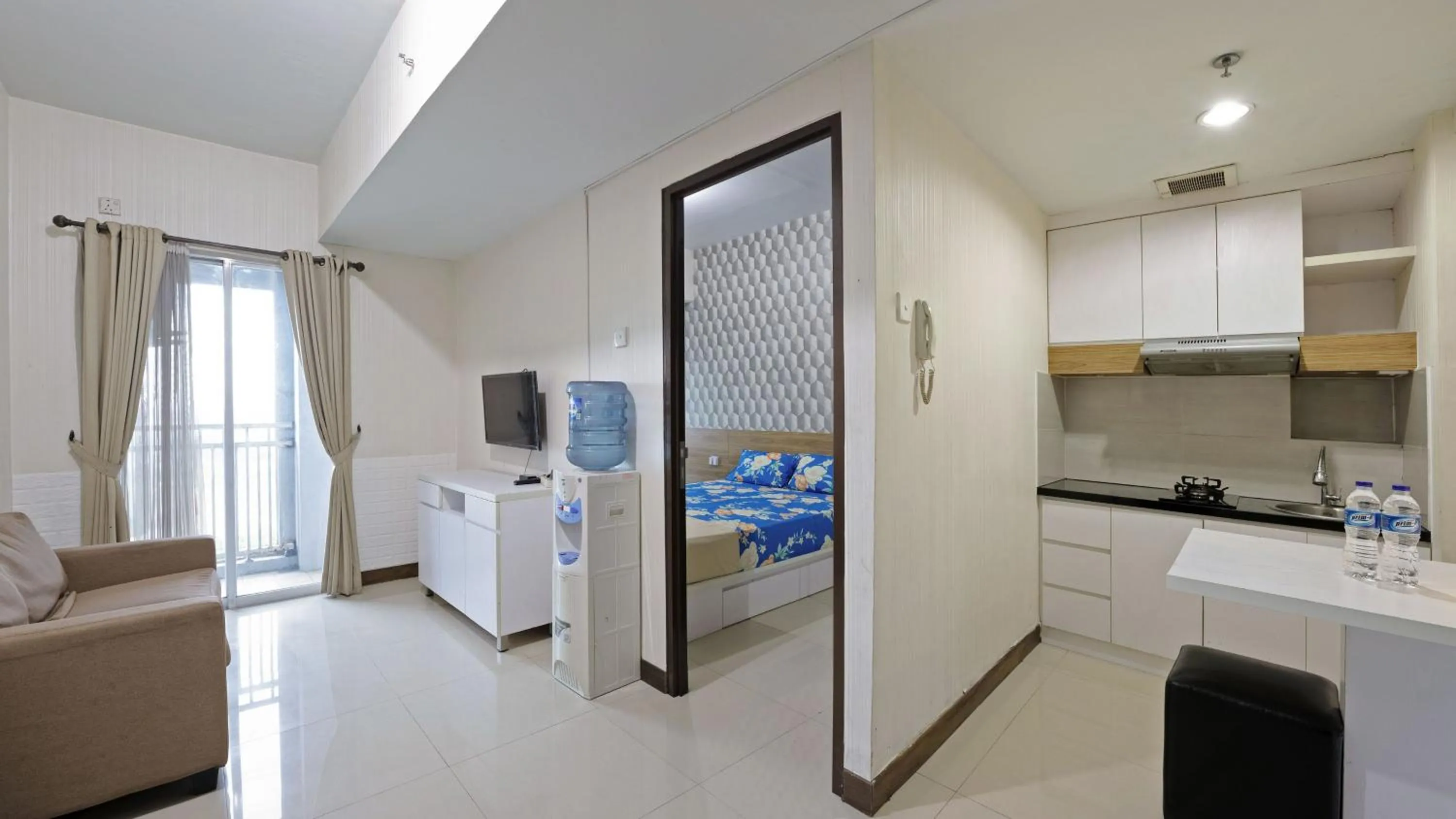 Photo of the whole room in Apartemen Grand Dhika City by Nina