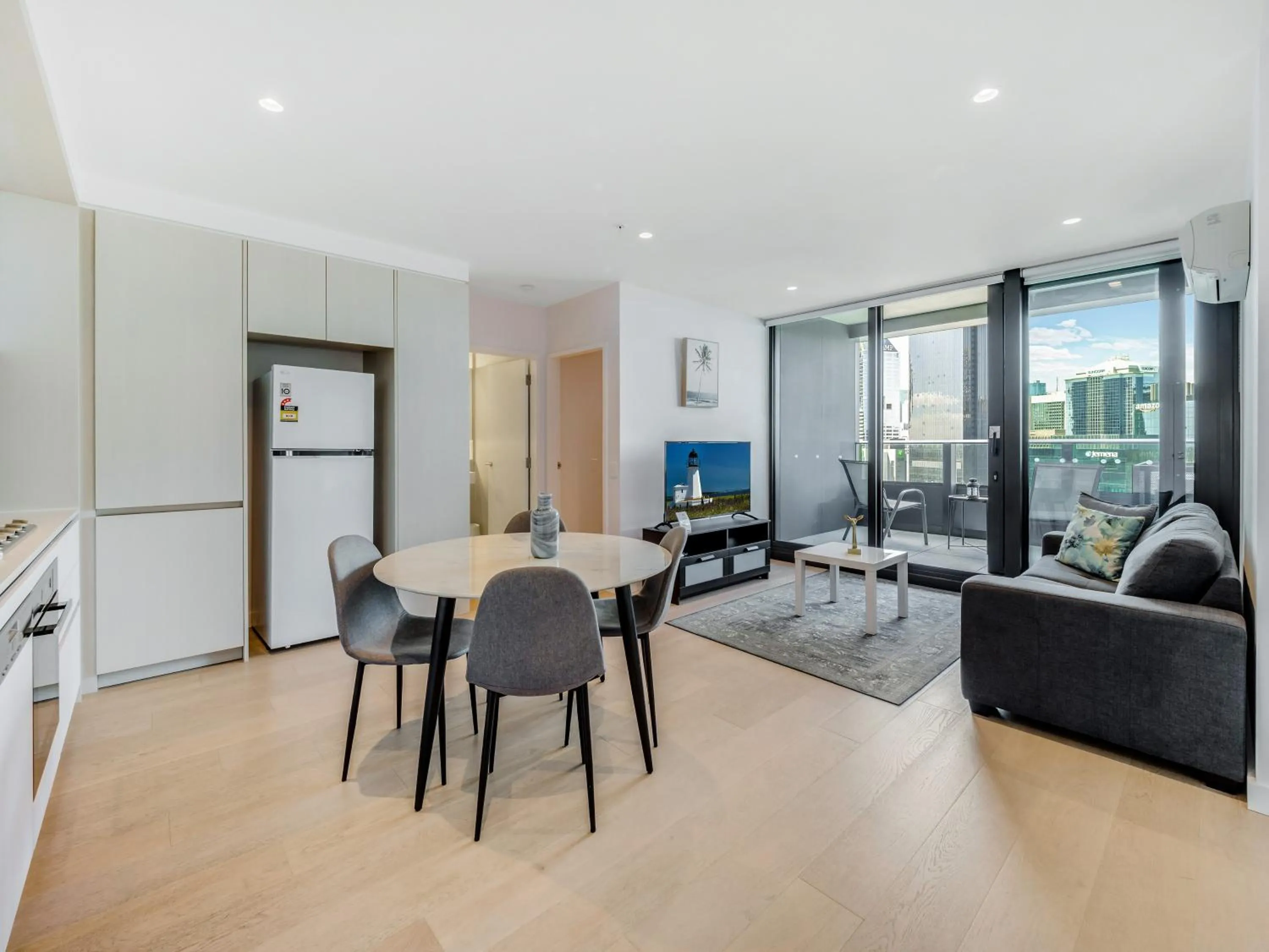 Living room in Pars apartments - Melbourne Quarter- unique View of city and Yarra
