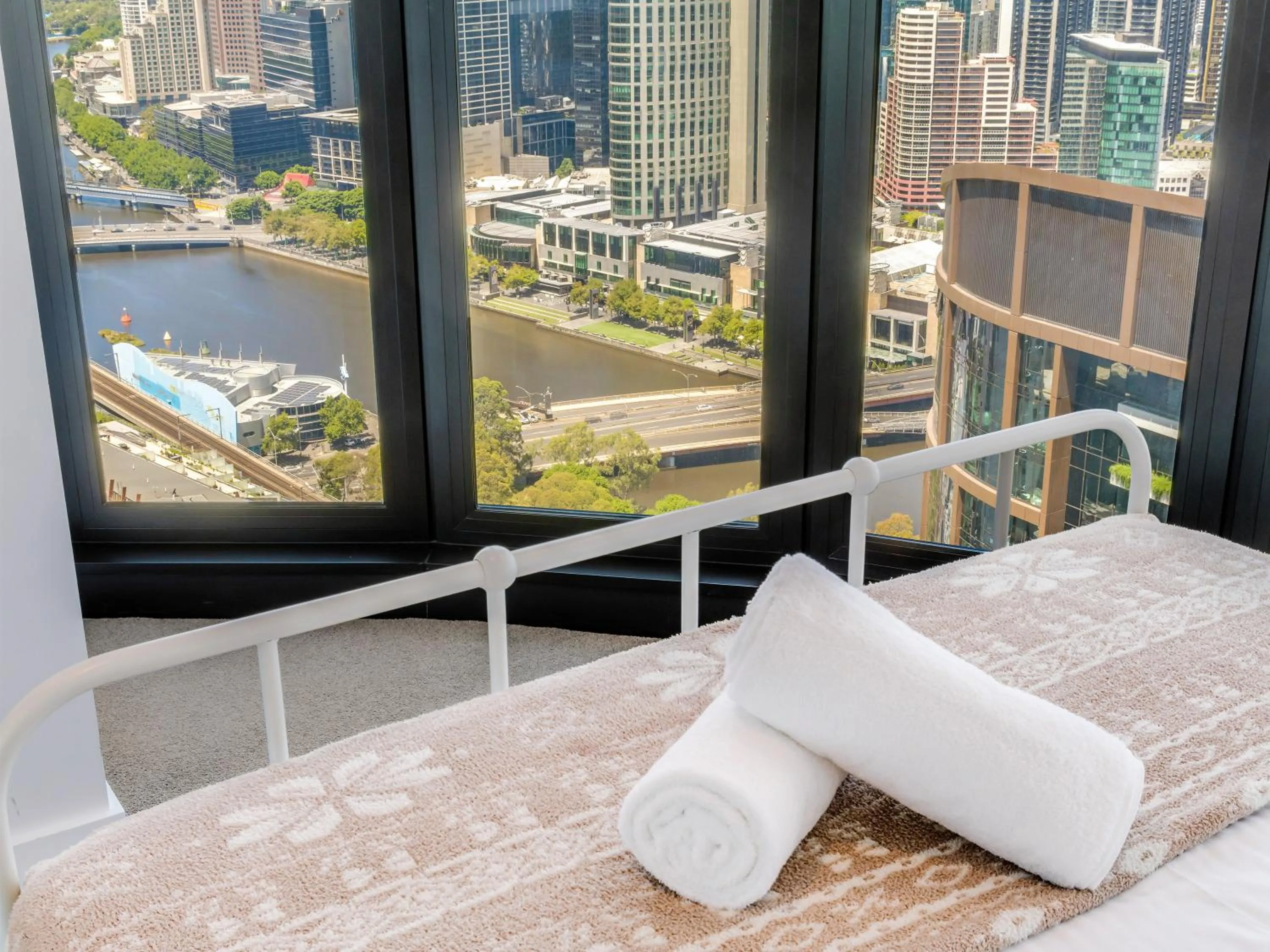 View (from property/room), Bed in Pars apartments - Melbourne Quarter- unique View of city and Yarra