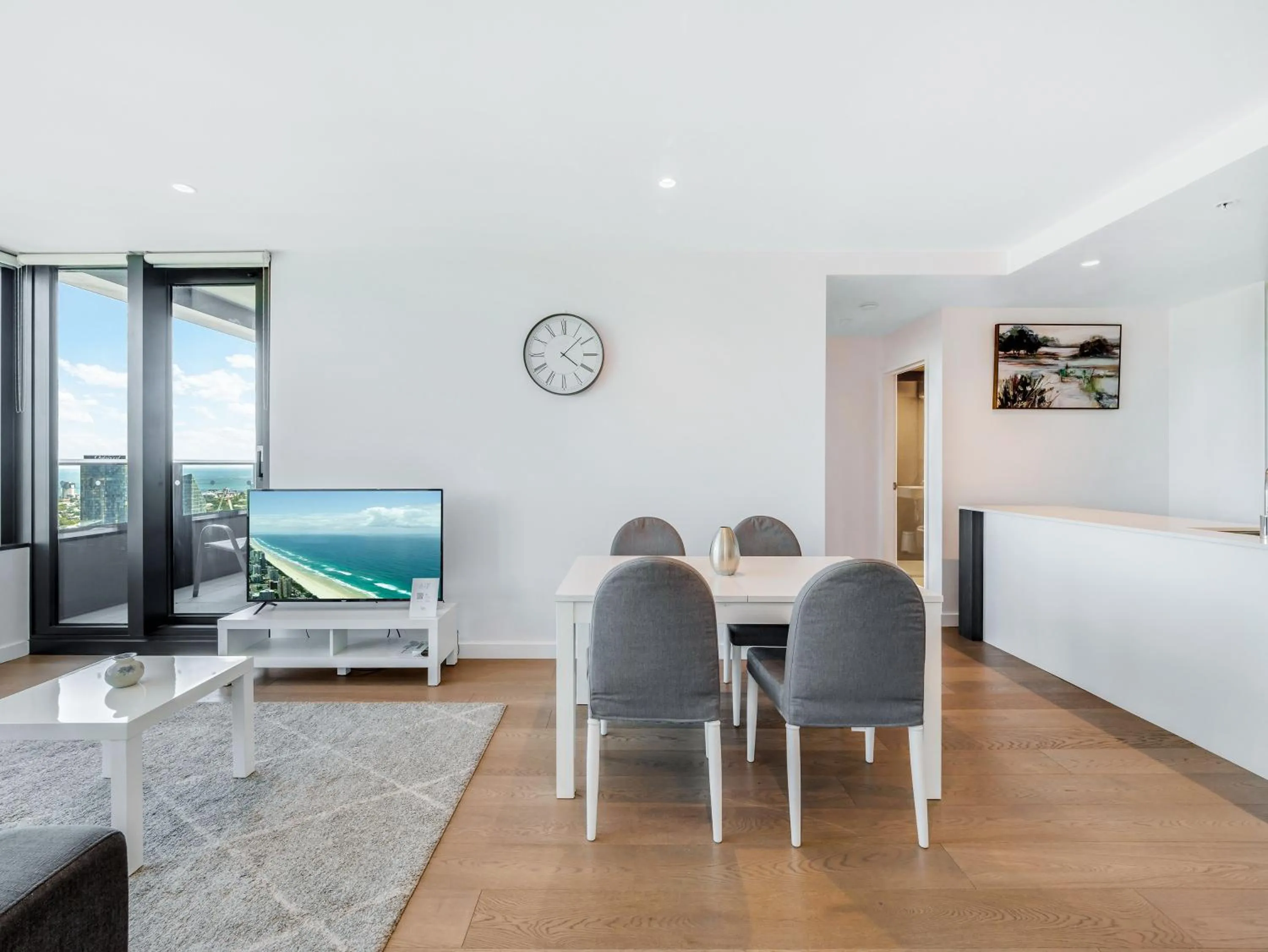 Dining area in Pars apartments - Melbourne Quarter- unique View of city and Yarra