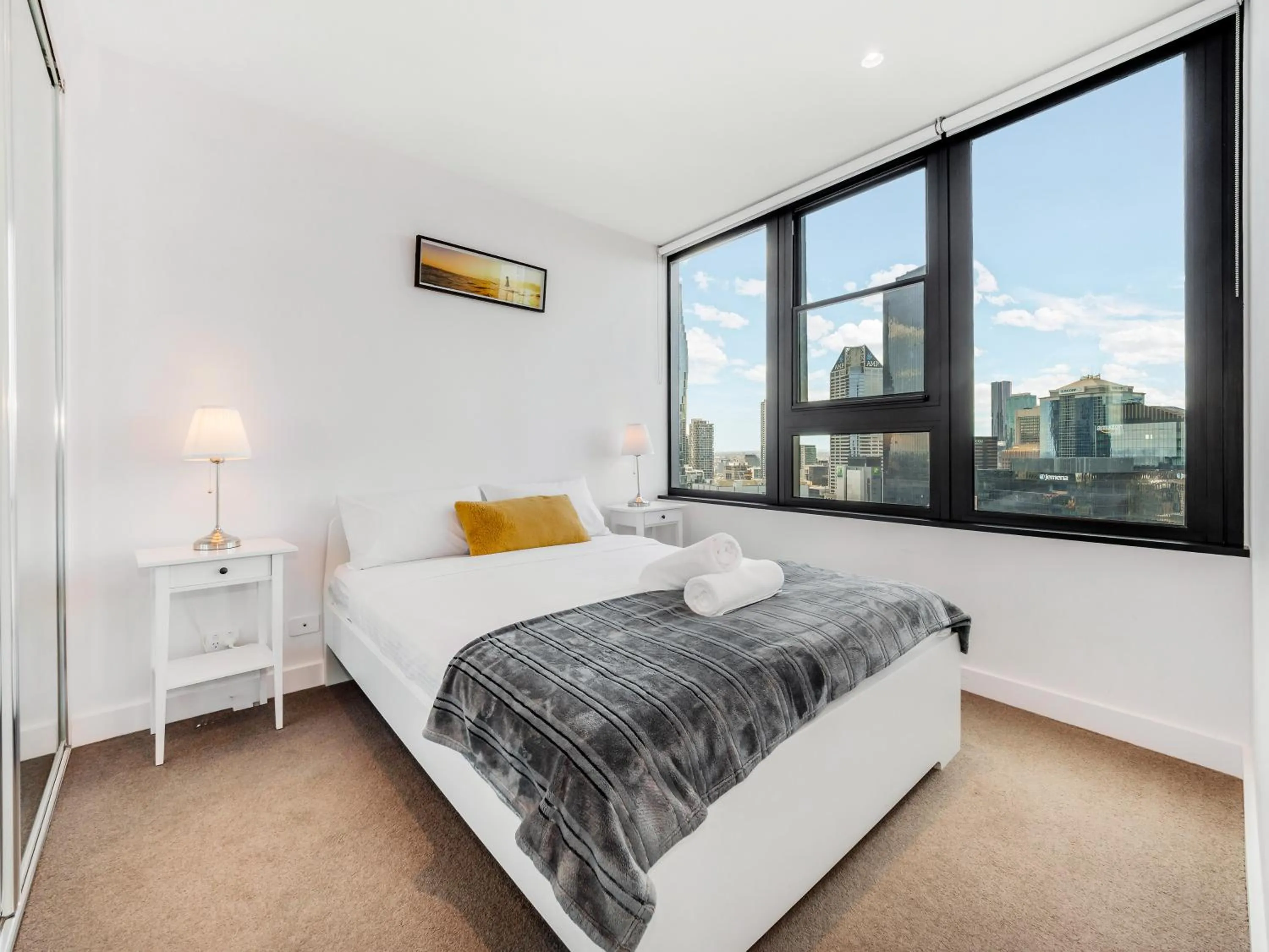 Bedroom, Bed in Pars apartments - Melbourne Quarter- unique View of city and Yarra