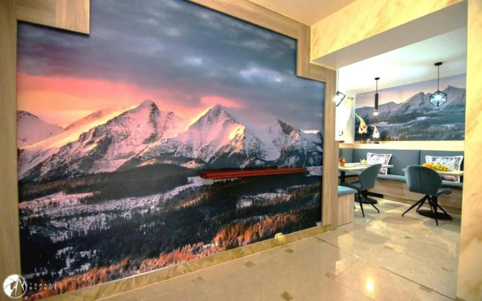 Dining area in Biały Jeleń z basenem i jacuzzi