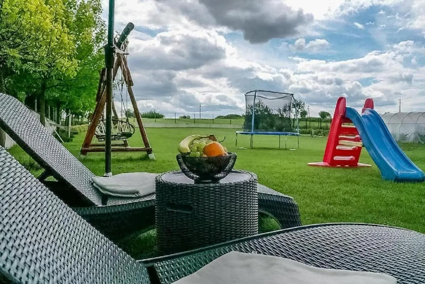 Children play ground in Biały Jeleń z basenem i jacuzzi