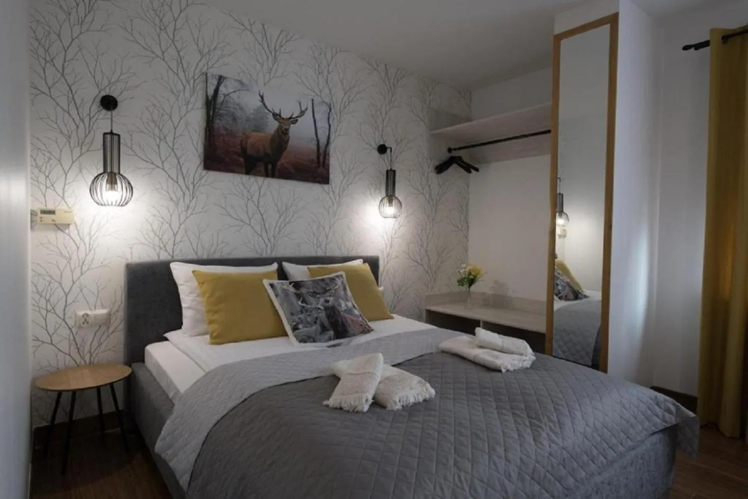 Bed in Biały Jeleń z basenem i jacuzzi